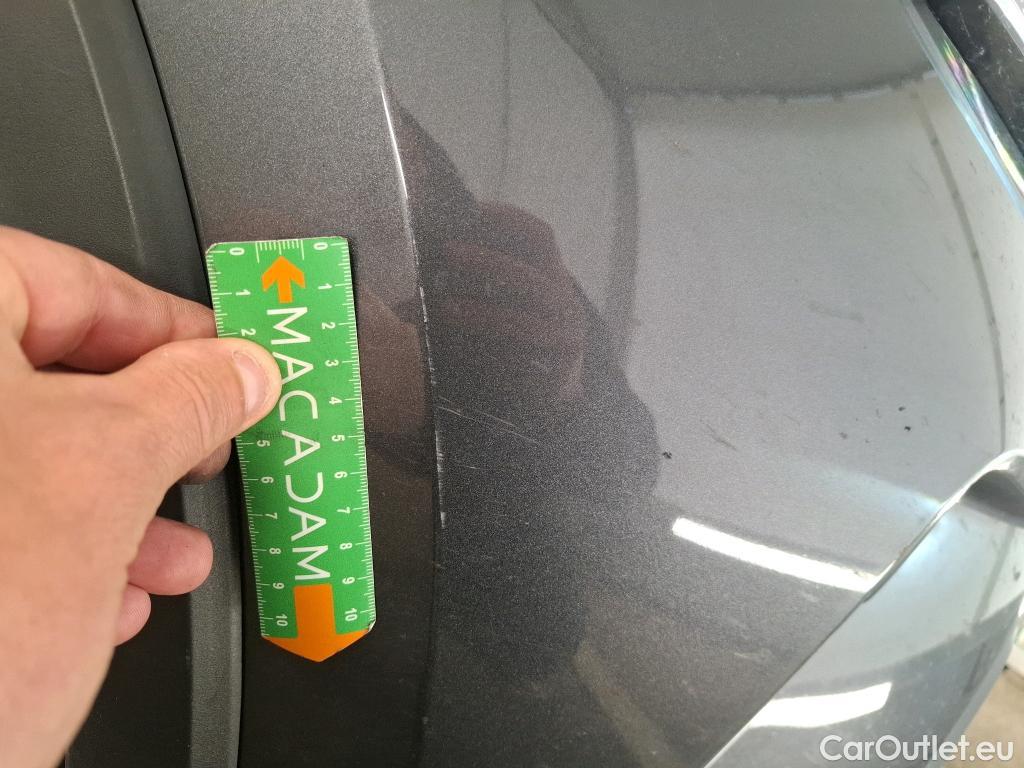  Toyota  C-HR TOYOTA  / 2016 / 5P / SUV 1.8 HYBRIDE 122 DISTINCTIVE #3