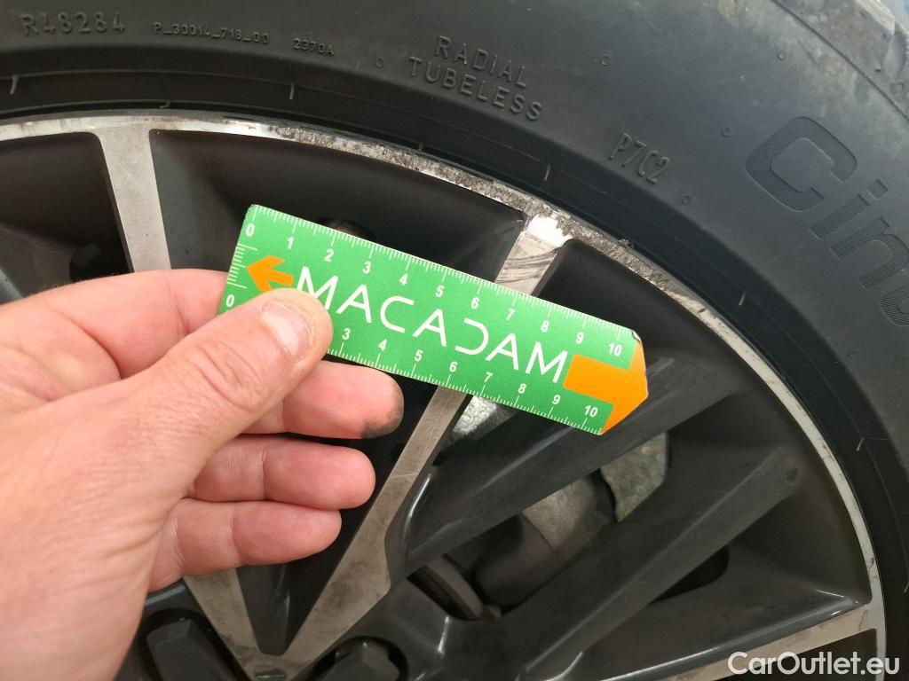  Toyota  C-HR TOYOTA  / 2016 / 5P / SUV 1.8 HYBRIDE 122 DISTINCTIVE #10