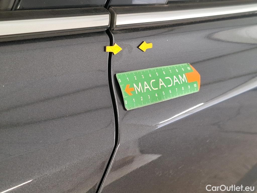  Toyota  C-HR TOYOTA  / 2016 / 5P / SUV 1.8 HYBRIDE 122 DISTINCTIVE #27