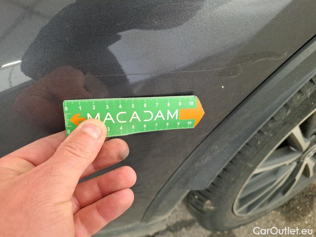  Toyota  C-HR TOYOTA  / 2016 / 5P / SUV 1.8 HYBRIDE 122 DISTINCTIVE #17