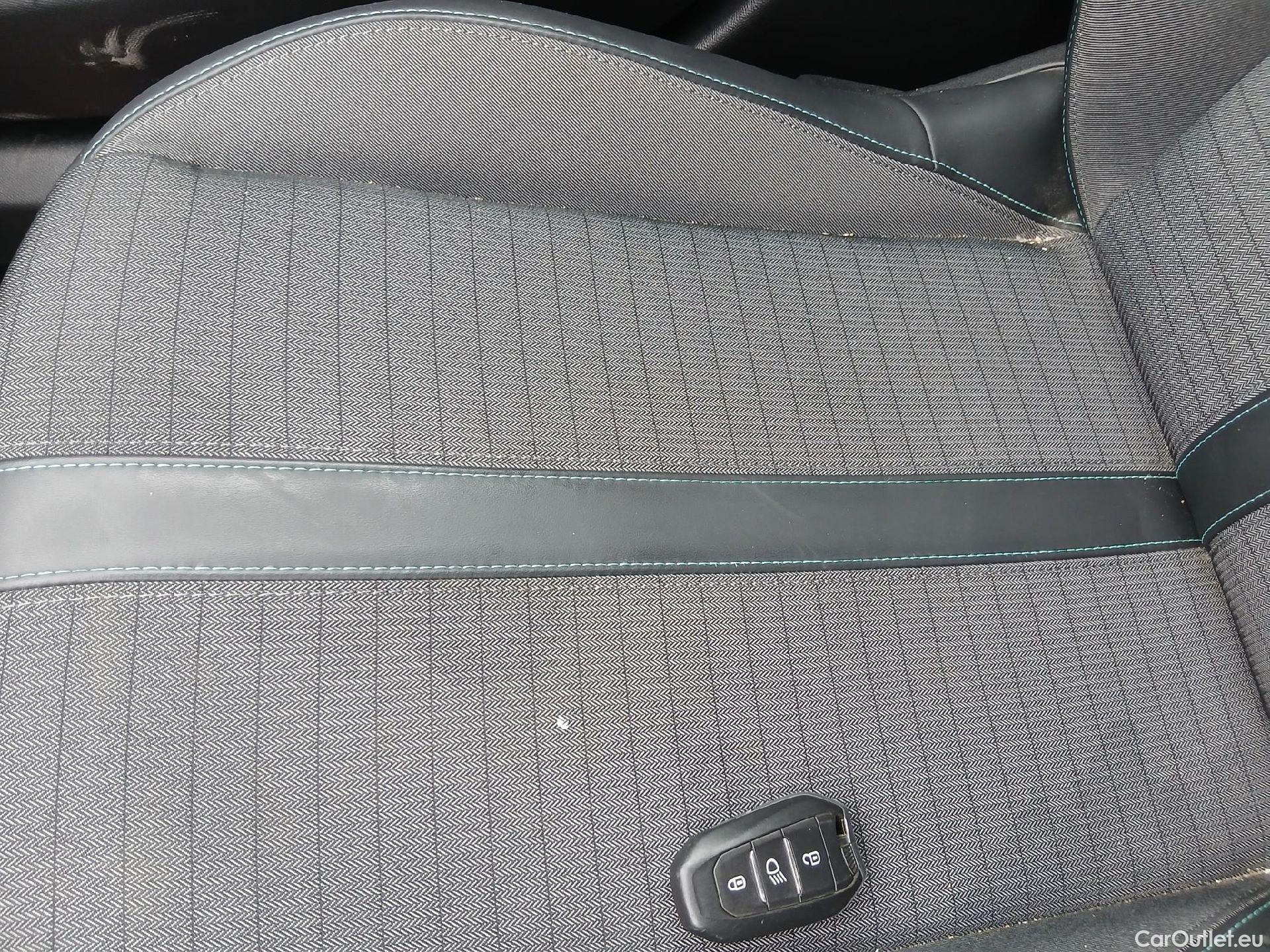  Peugeot  2008 PEUGEOT  / 2019 / 5P / todoterreno Allure BlueHDI 81kW (110CV) #3