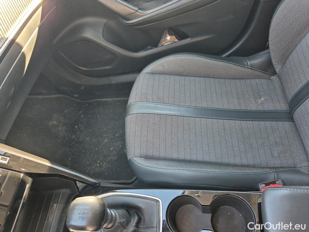  Peugeot  2008 PEUGEOT  / 2019 / 5P / todoterreno Allure BlueHDI 81kW (110CV) #17