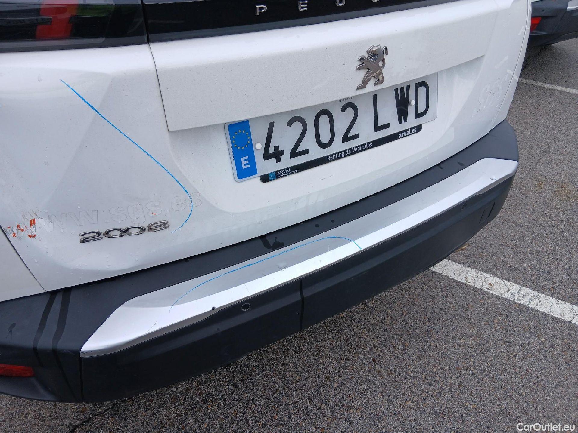  Peugeot  2008 PEUGEOT  / 2019 / 5P / todoterreno Allure BlueHDI 81kW (110CV) #29