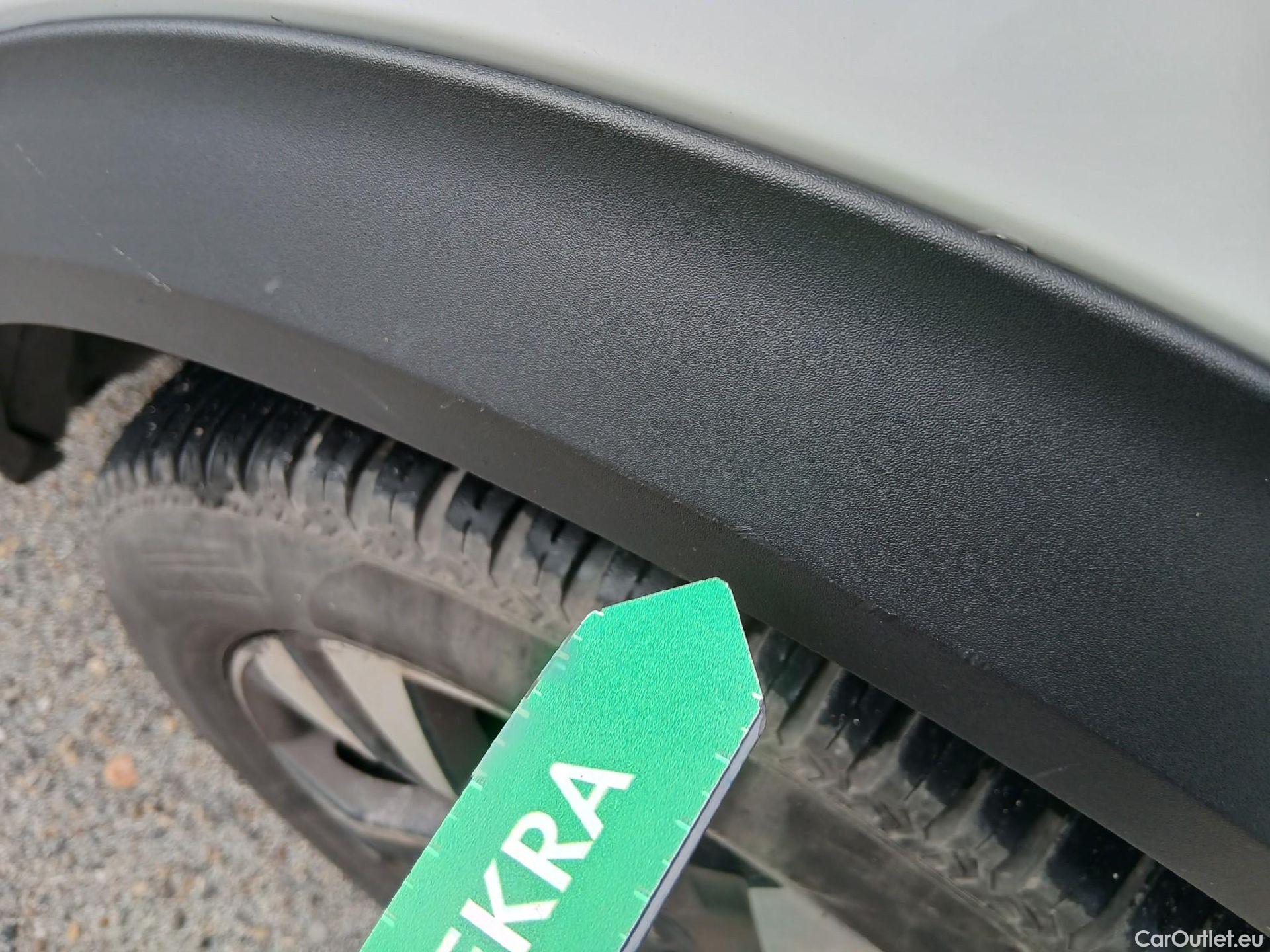  Peugeot  2008 PEUGEOT  / 2019 / 5P / todoterreno Allure BlueHDI 81kW (110CV) #43