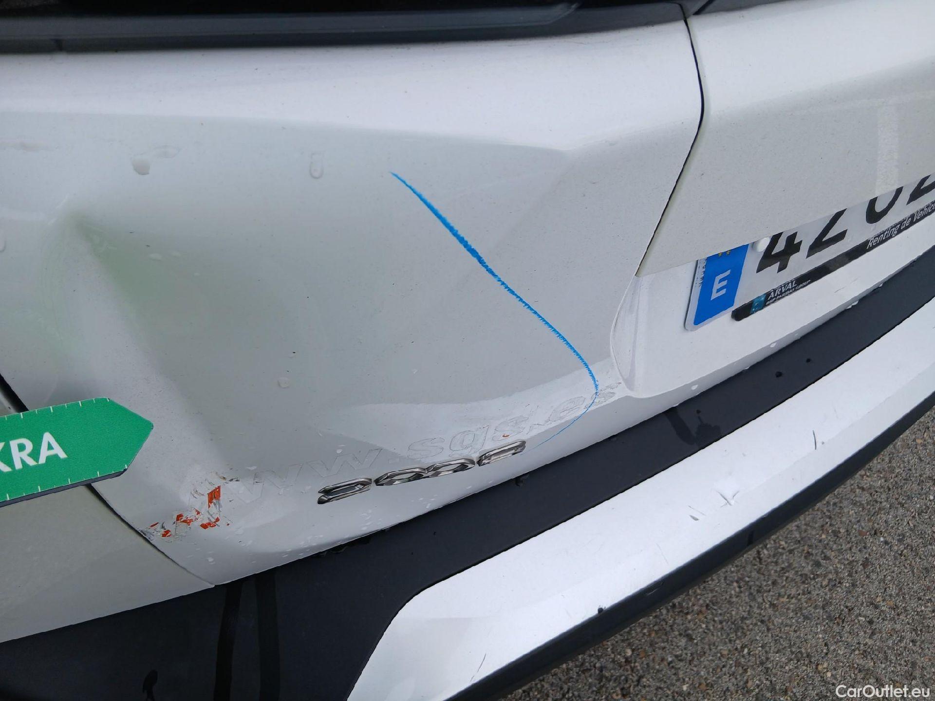  Peugeot  2008 PEUGEOT  / 2019 / 5P / todoterreno Allure BlueHDI 81kW (110CV) #28