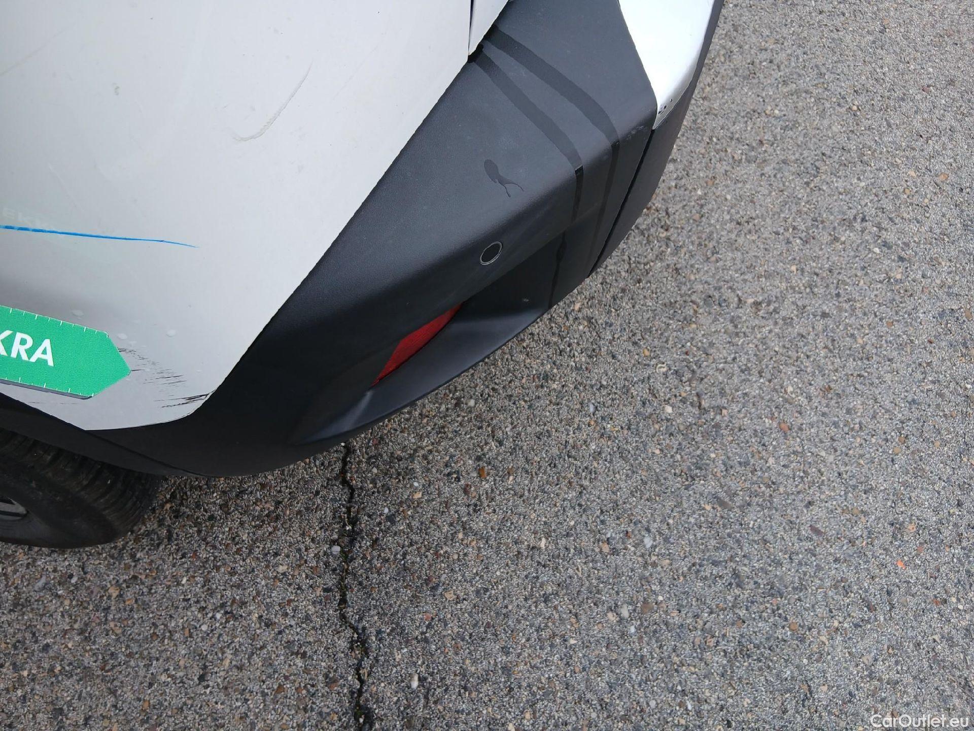  Peugeot  2008 PEUGEOT  / 2019 / 5P / todoterreno Allure BlueHDI 81kW (110CV) #25