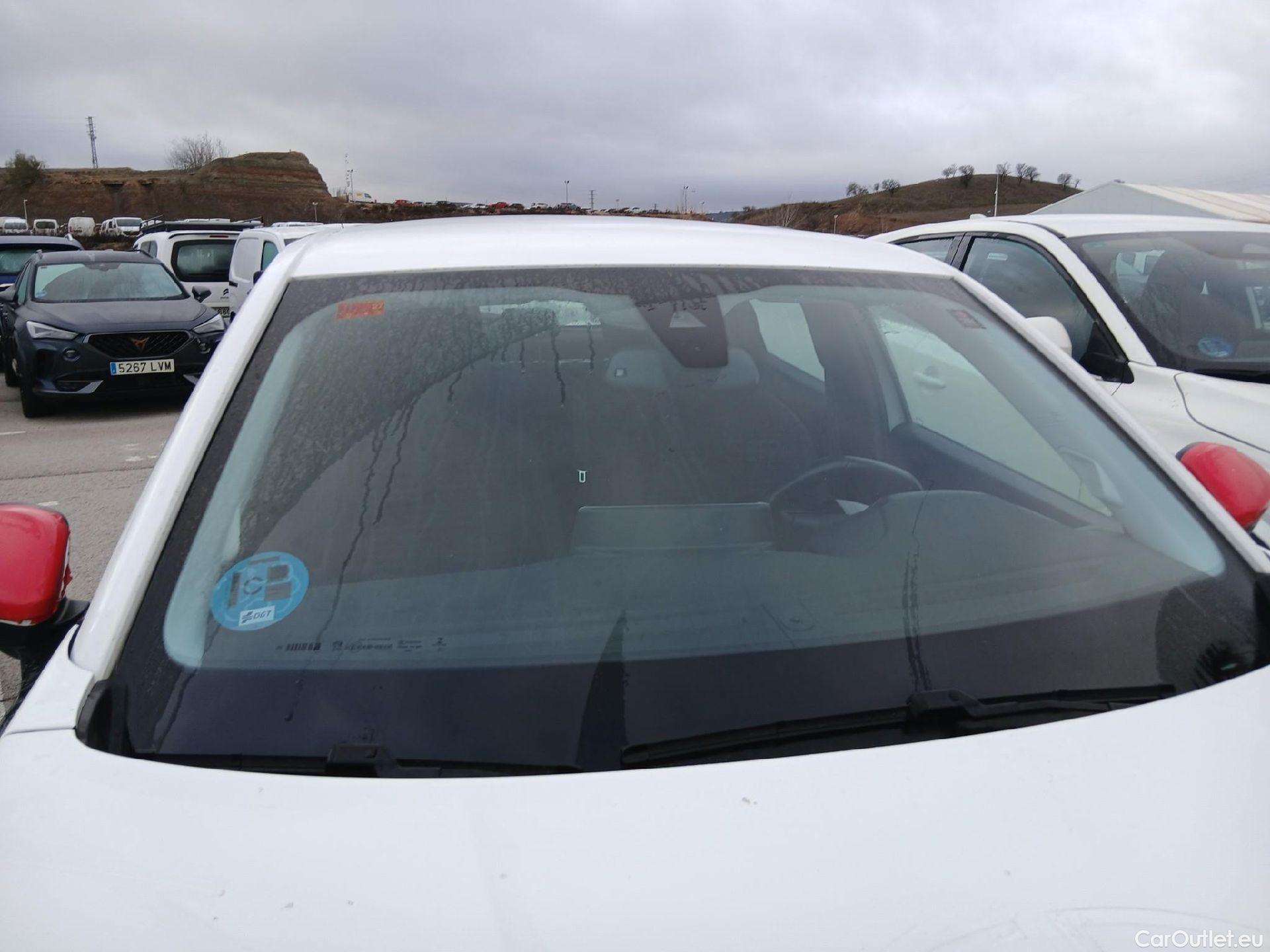  Peugeot  2008 PEUGEOT  / 2019 / 5P / todoterreno Active Pack BlueHDI 81kW (110CV) #2