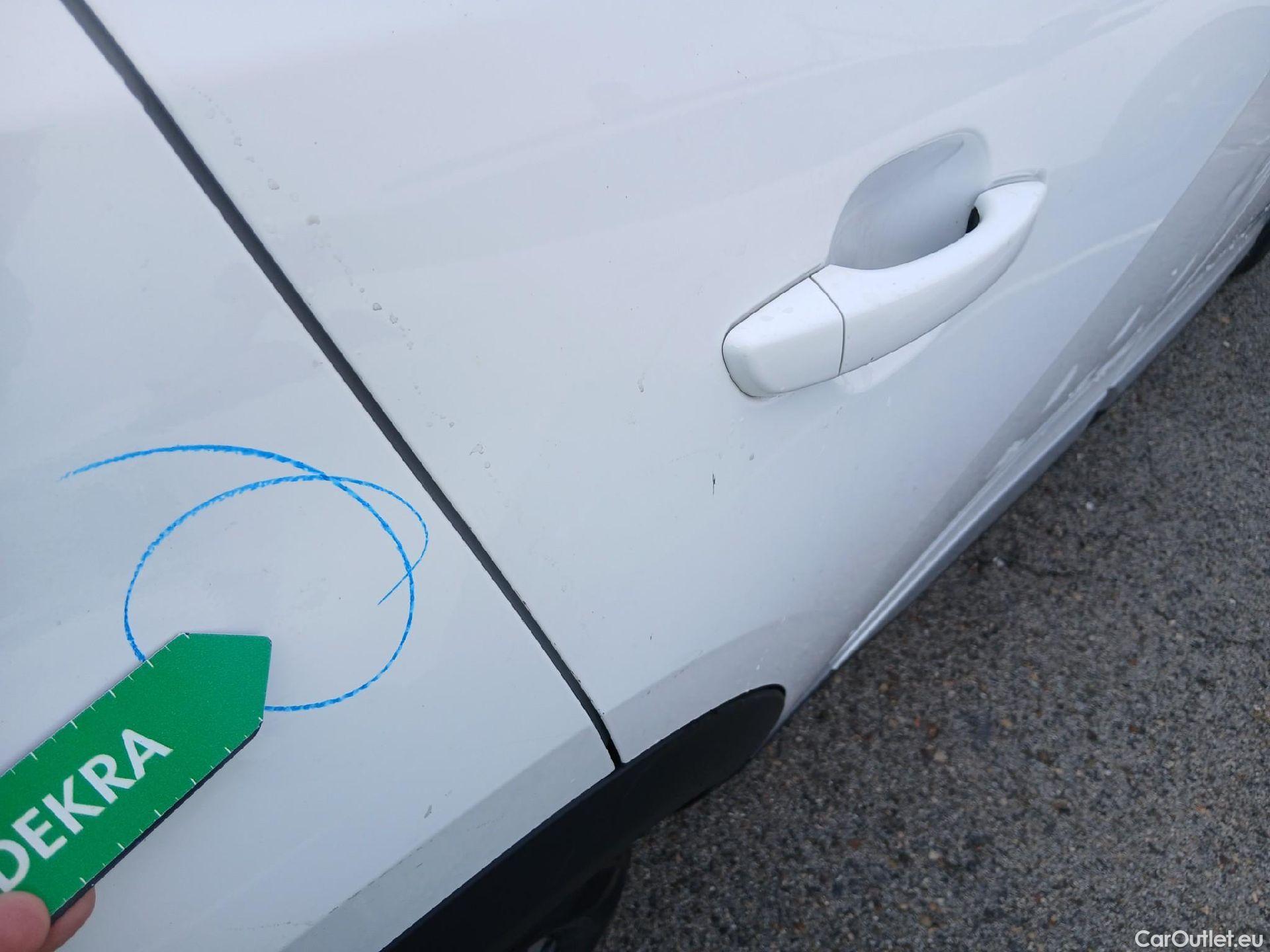  Peugeot  2008 PEUGEOT  / 2019 / 5P / todoterreno Allure BlueHDI 81kW (110CV) #35