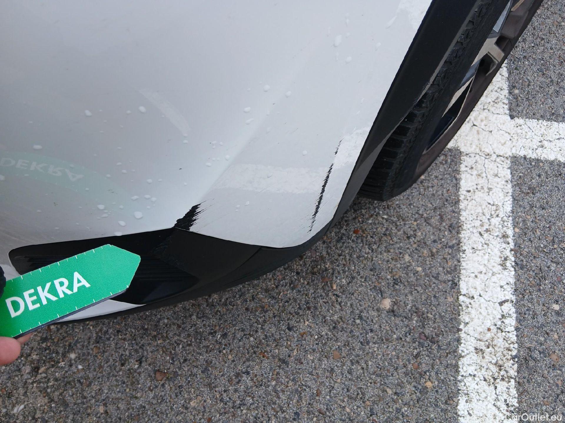  Peugeot  2008 PEUGEOT  / 2019 / 5P / todoterreno Allure BlueHDI 81kW (110CV) #17