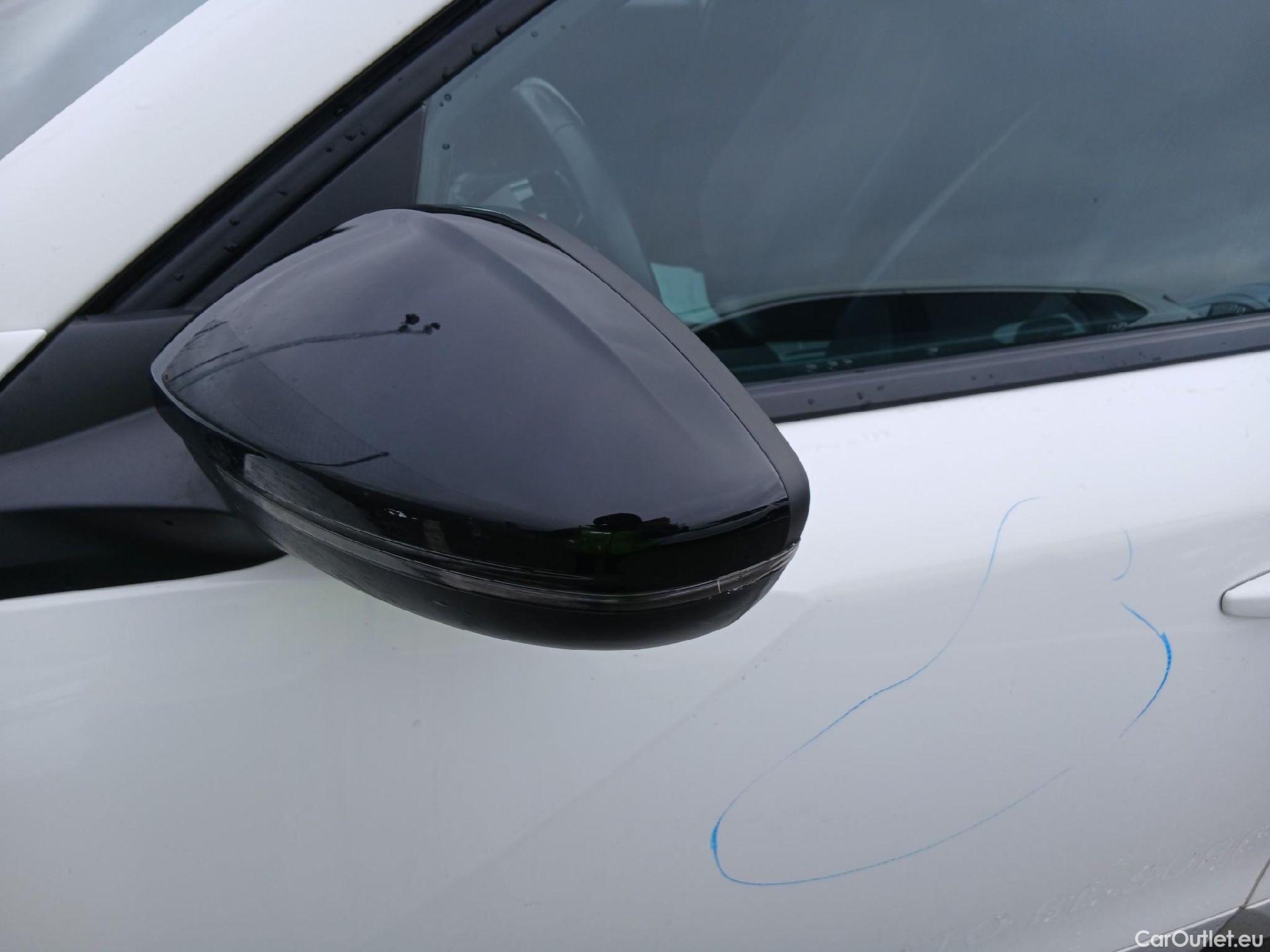  Peugeot  2008 PEUGEOT  / 2019 / 5P / todoterreno Allure BlueHDI 81kW (110CV) #24