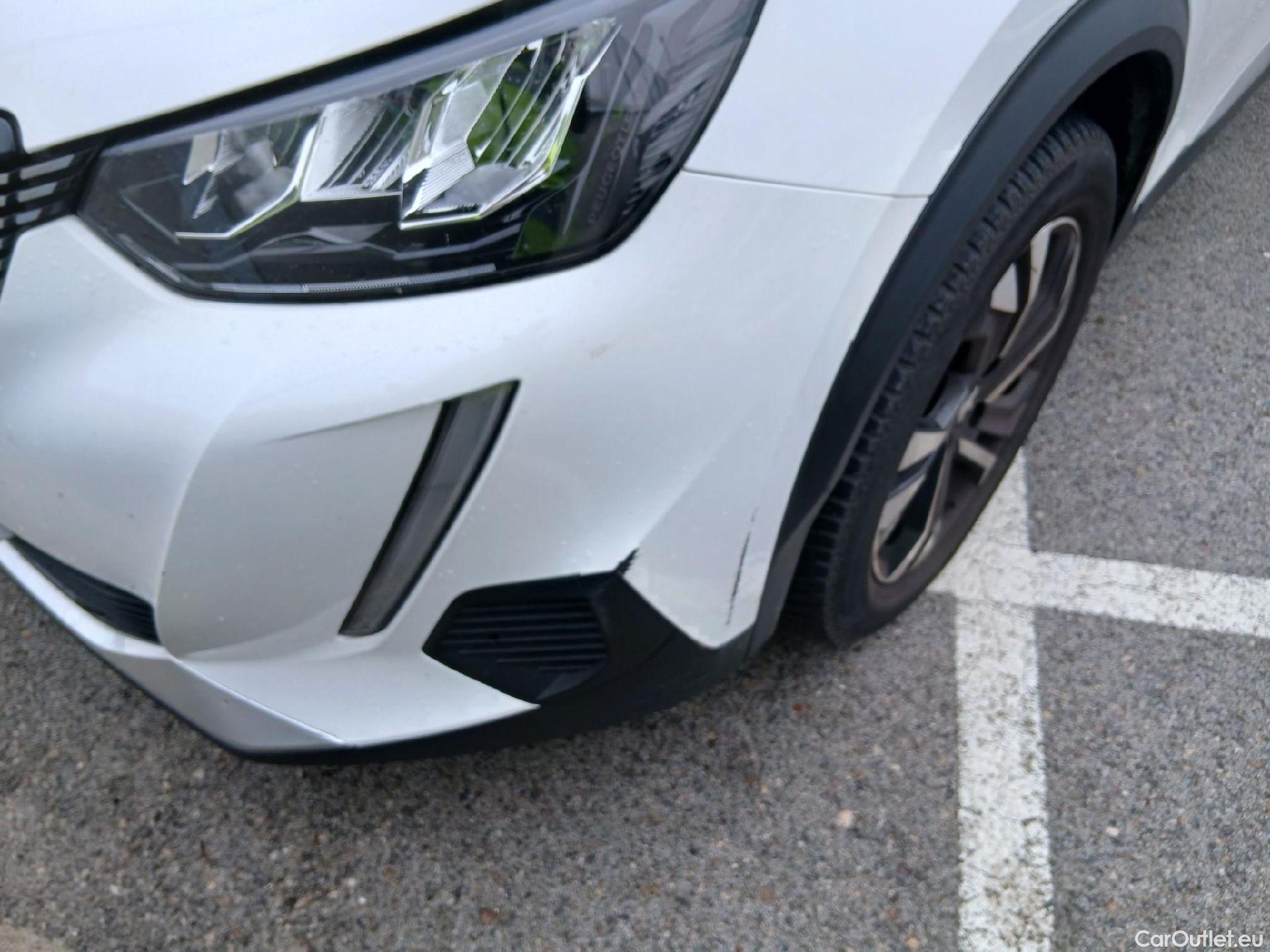  Peugeot  2008 PEUGEOT  / 2019 / 5P / todoterreno Allure BlueHDI 81kW (110CV) #18