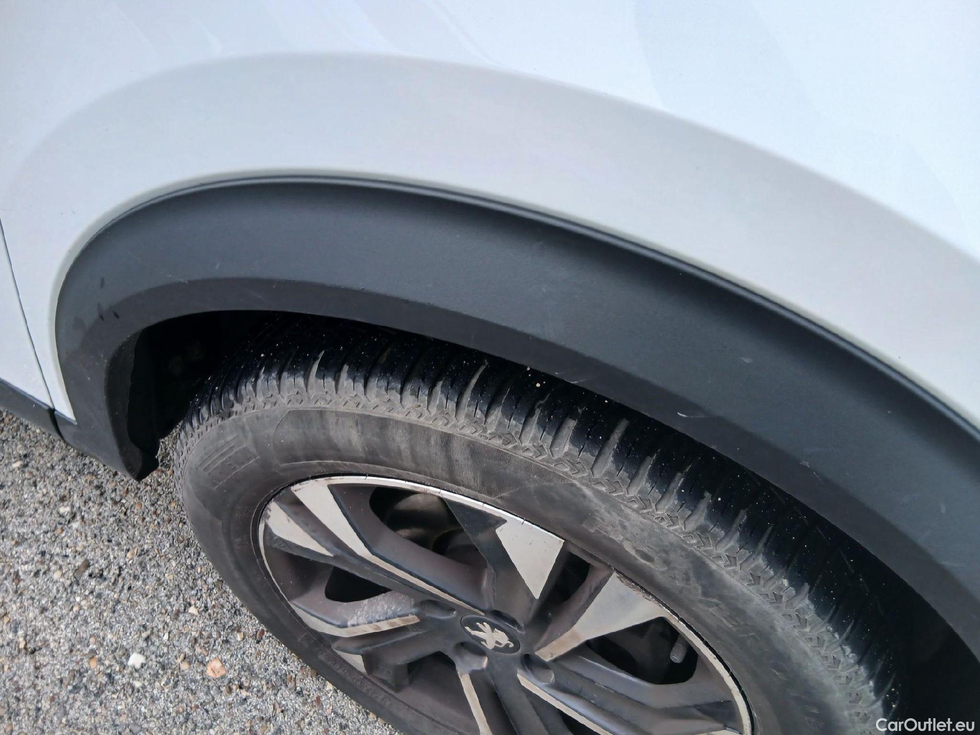  Peugeot  2008 PEUGEOT  / 2019 / 5P / todoterreno Allure BlueHDI 81kW (110CV) #44