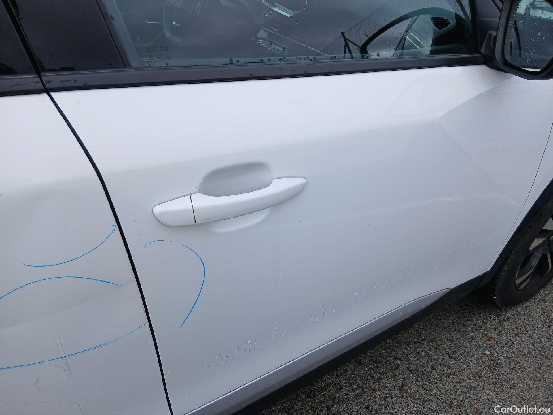  Peugeot  2008 PEUGEOT  / 2019 / 5P / todoterreno Allure BlueHDI 81kW (110CV) #40