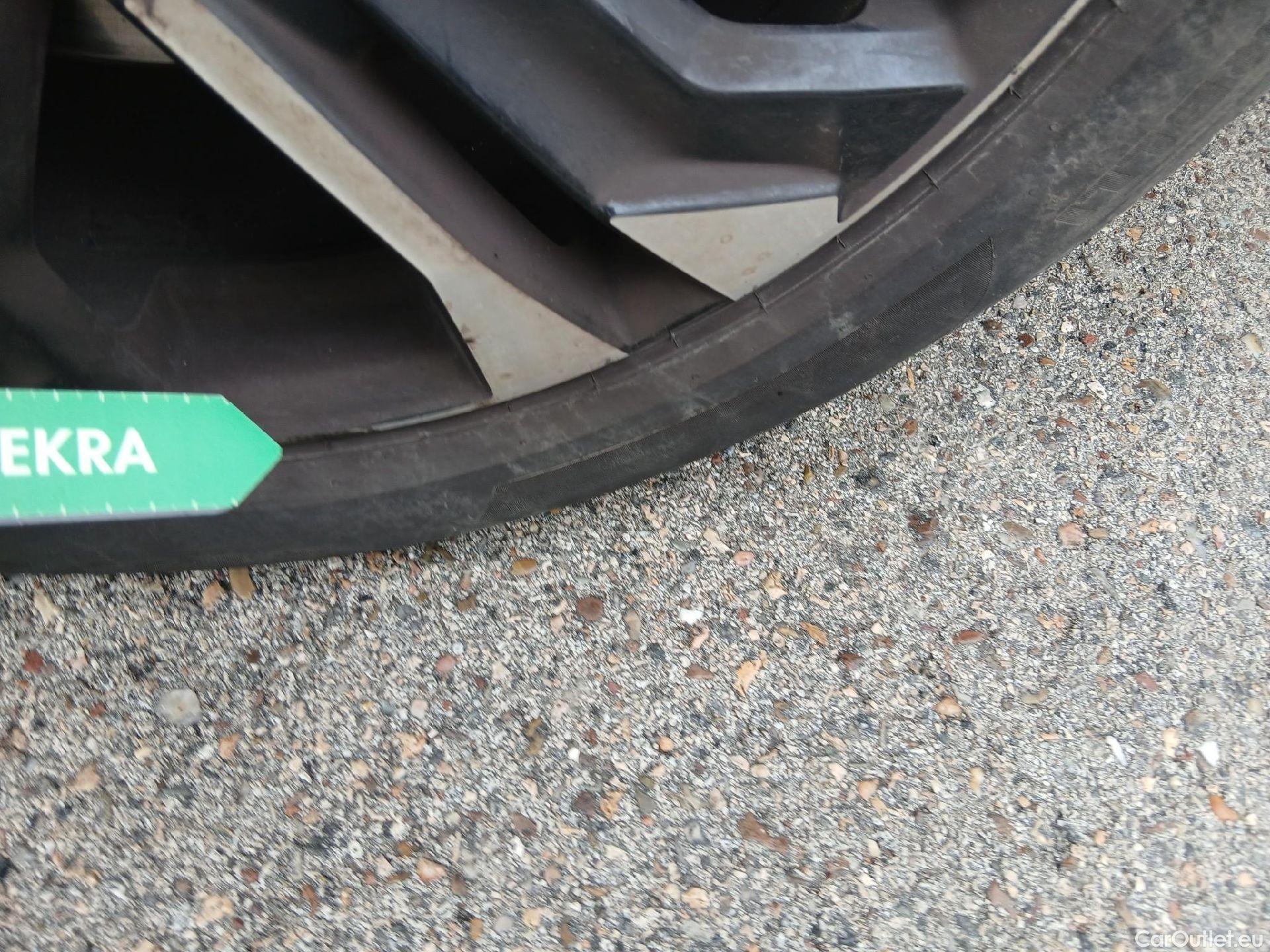  Peugeot  2008 PEUGEOT  / 2019 / 5P / todoterreno Allure BlueHDI 81kW (110CV) #6