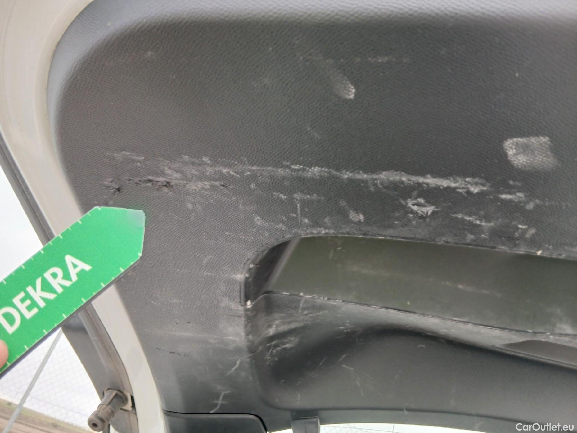  Peugeot  2008 PEUGEOT  / 2019 / 5P / todoterreno Allure BlueHDI 81kW (110CV) #5