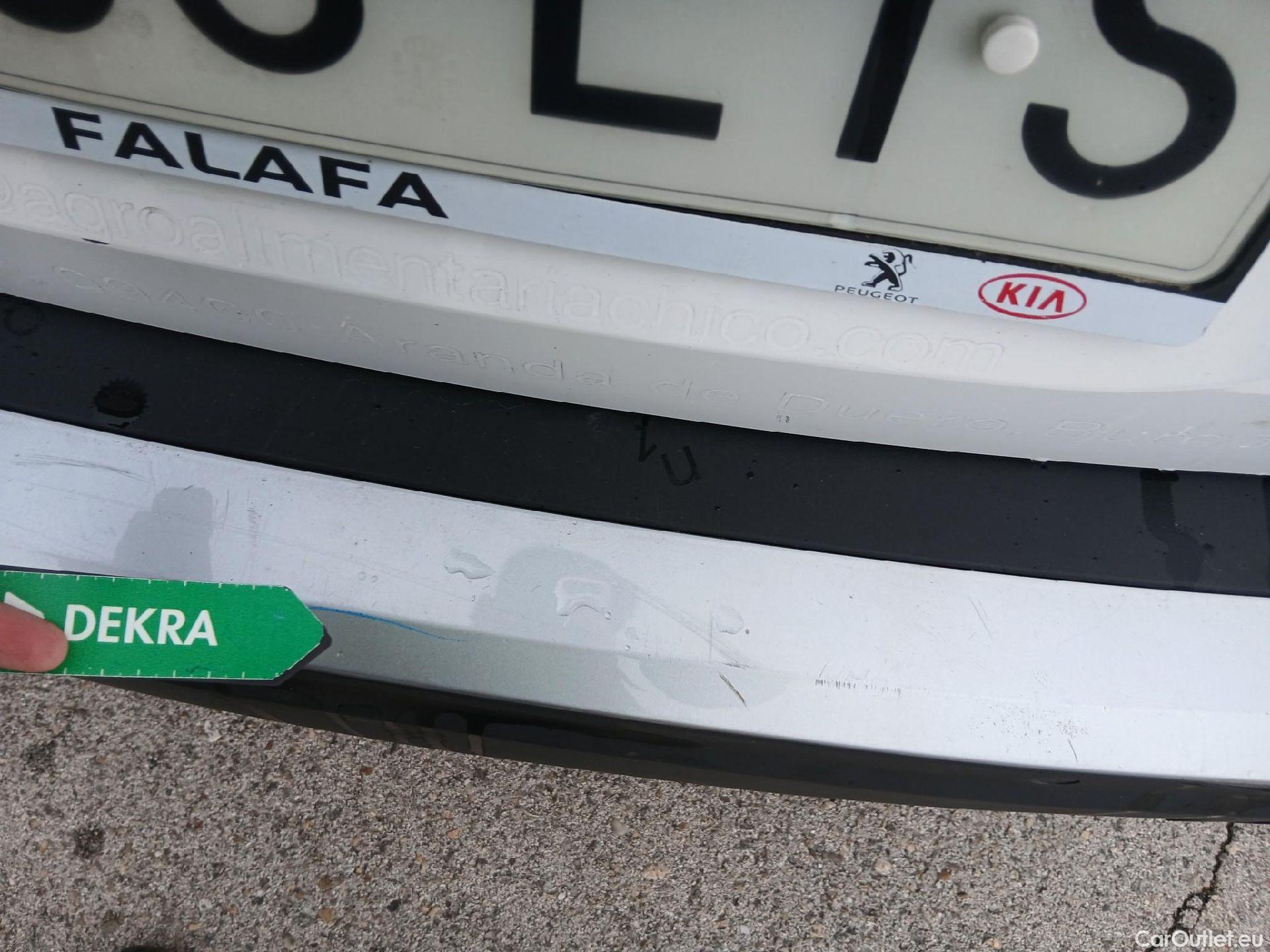  Peugeot  2008 PEUGEOT  / 2019 / 5P / todoterreno Active Pack BlueHDI 81kW (110CV) #17