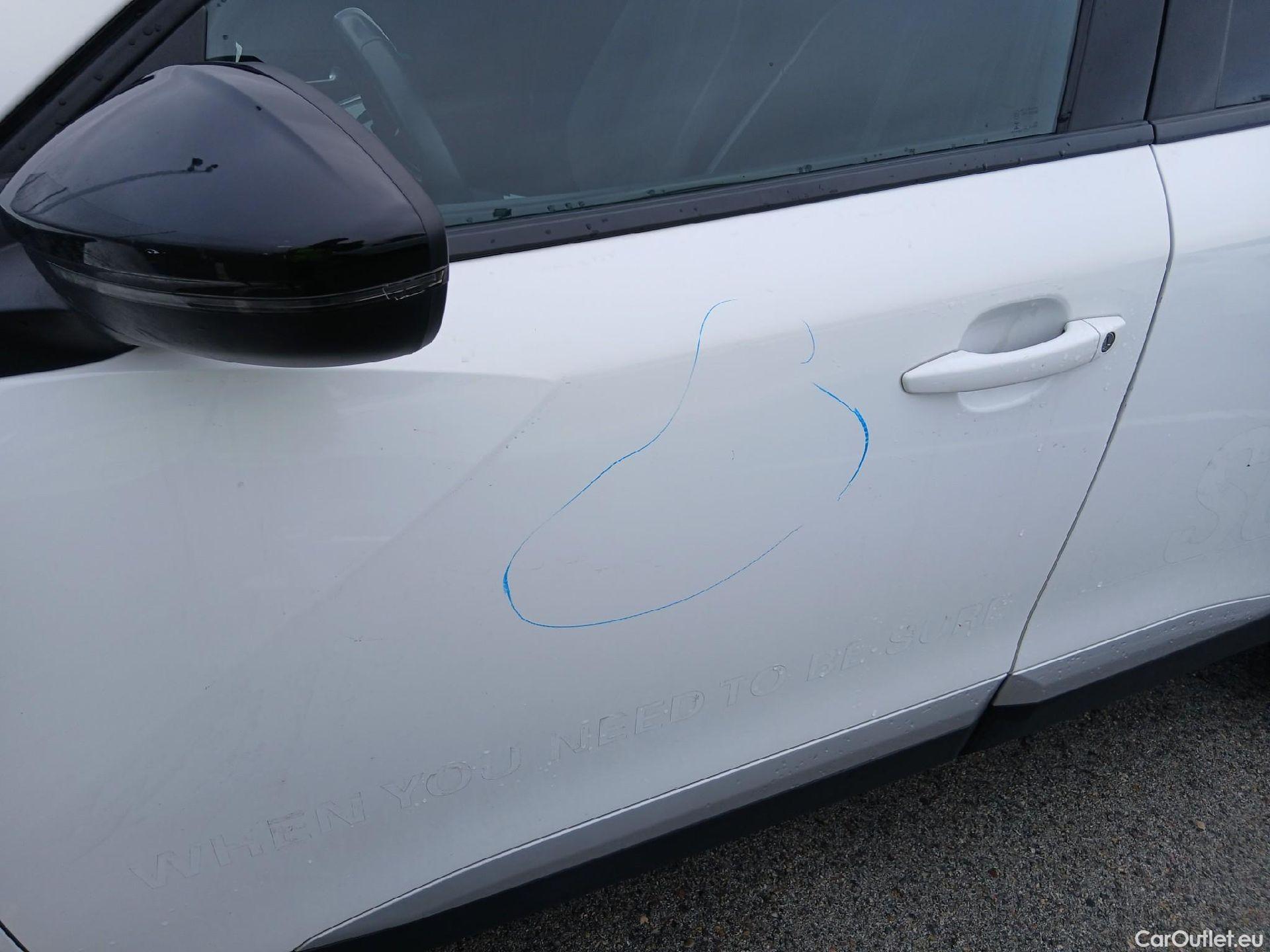  Peugeot  2008 PEUGEOT  / 2019 / 5P / todoterreno Allure BlueHDI 81kW (110CV) #21