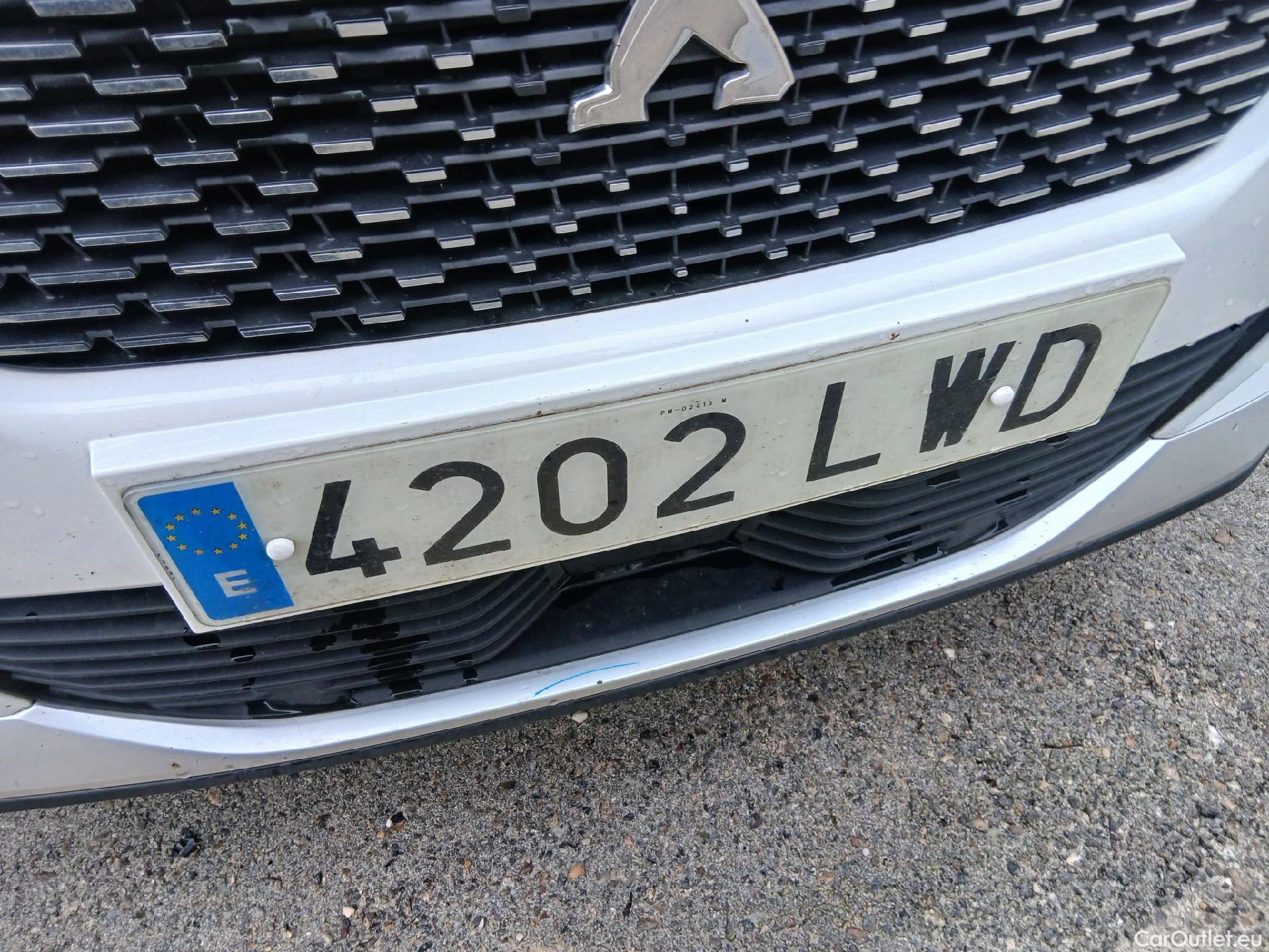  Peugeot  2008 PEUGEOT  / 2019 / 5P / todoterreno Allure BlueHDI 81kW (110CV) #16