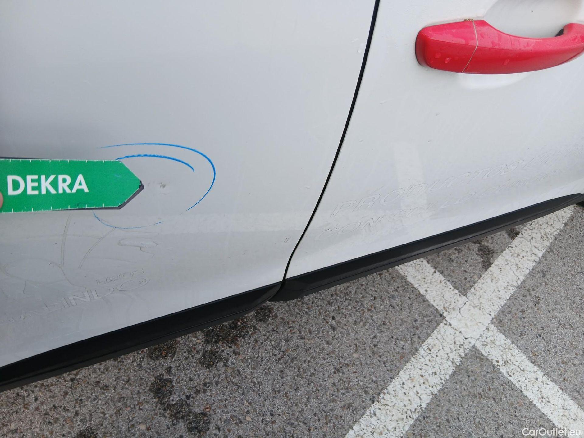  Peugeot  2008 PEUGEOT  / 2019 / 5P / todoterreno Active Pack BlueHDI 81kW (110CV) #21