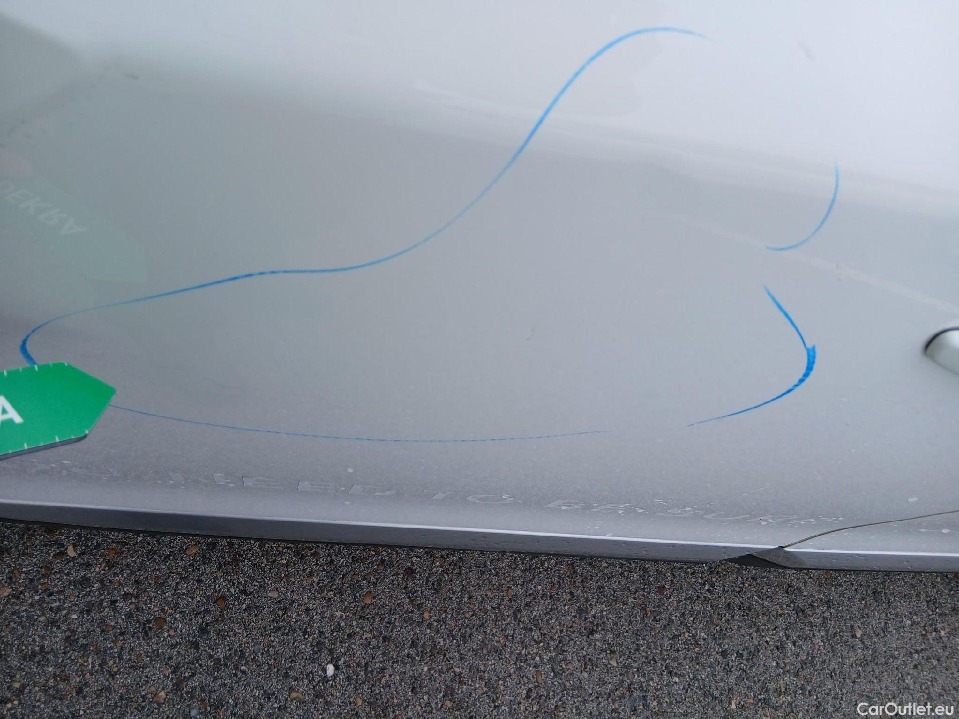  Peugeot  2008 PEUGEOT  / 2019 / 5P / todoterreno Allure BlueHDI 81kW (110CV) #22