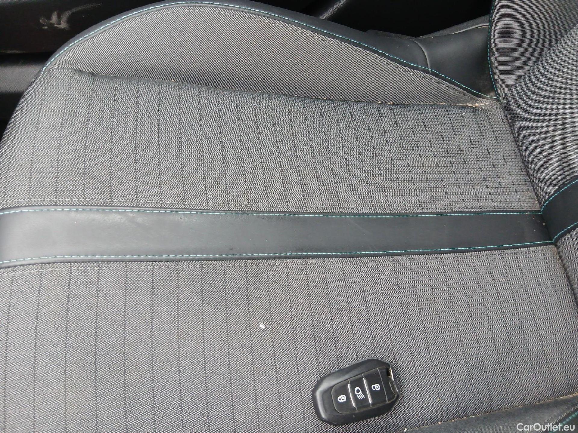  Peugeot  2008 PEUGEOT  / 2019 / 5P / todoterreno Allure BlueHDI 81kW (110CV) #2