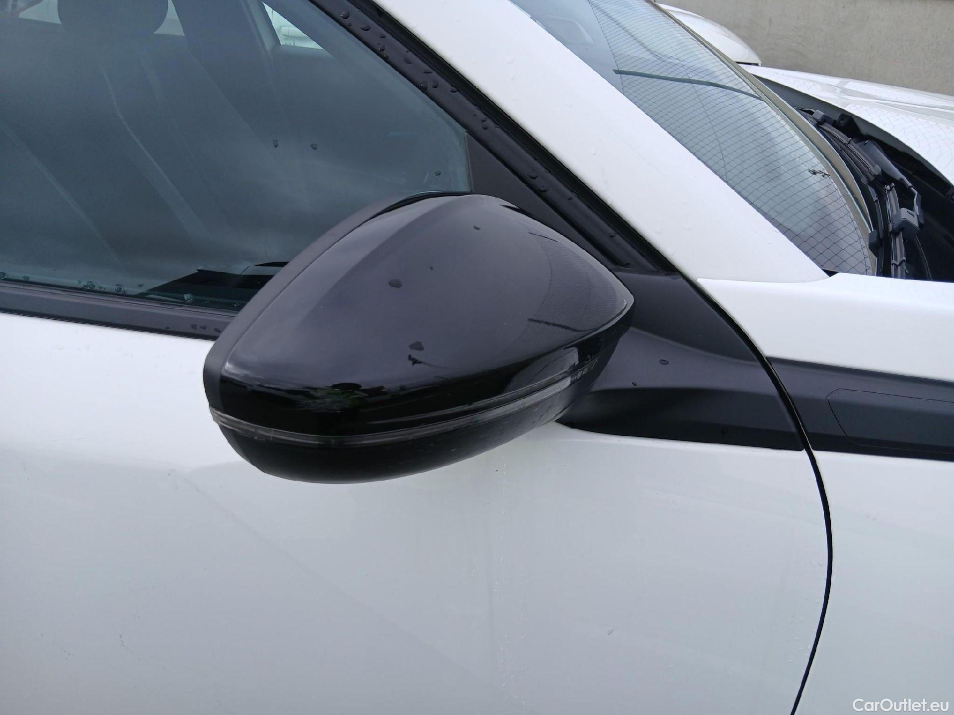  Peugeot  2008 PEUGEOT  / 2019 / 5P / todoterreno Allure BlueHDI 81kW (110CV) #41