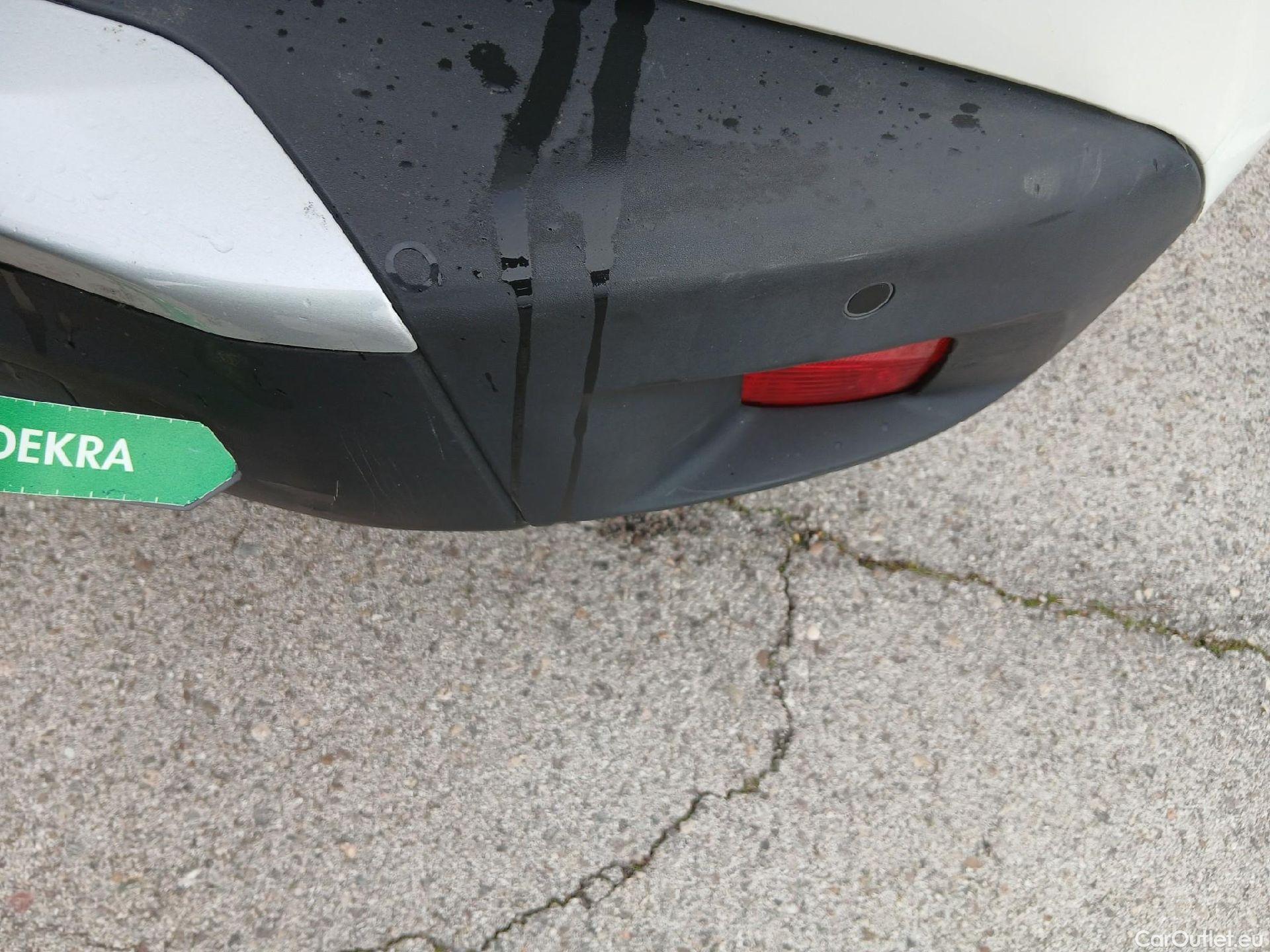  Peugeot  2008 PEUGEOT  / 2019 / 5P / todoterreno Active Pack BlueHDI 81kW (110CV) #18