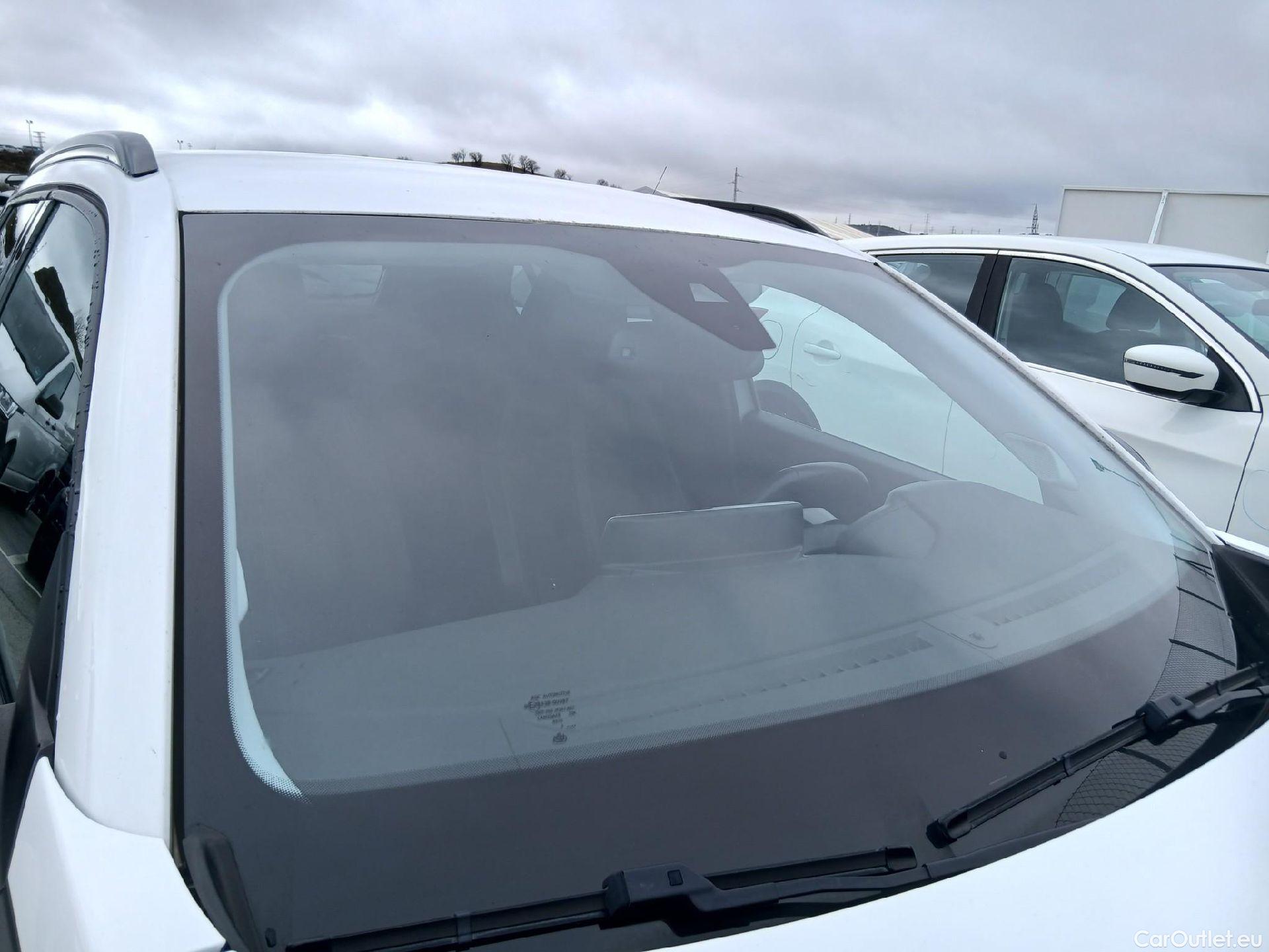  Peugeot  2008 PEUGEOT  / 2019 / 5P / todoterreno Allure BlueHDI 81kW (110CV) #8