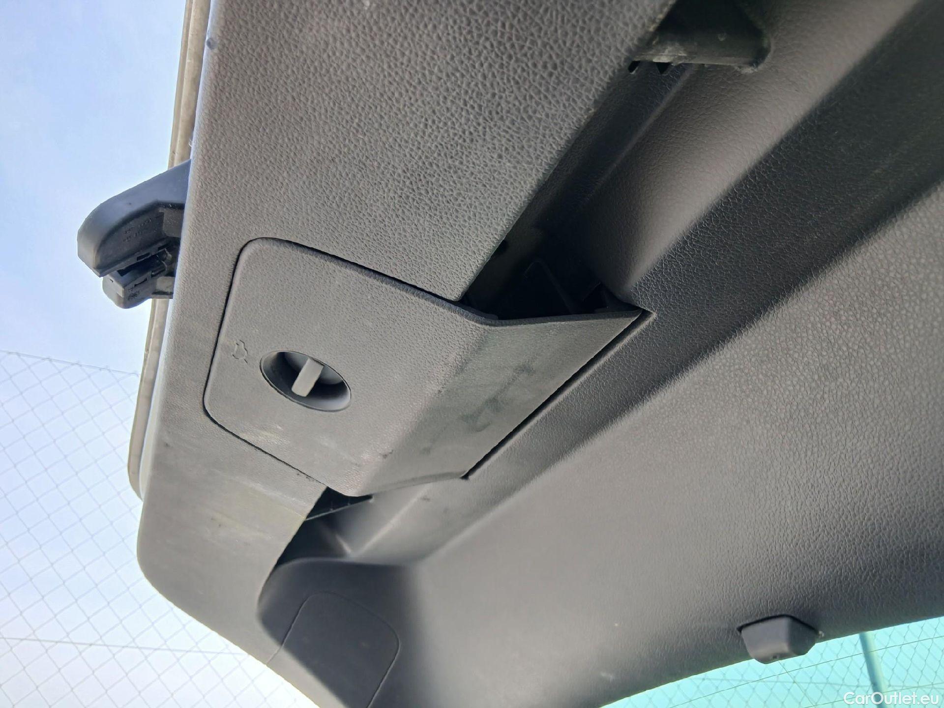  Volkswagen  Golf  VOLKSWAGEN / 2016 / 5P / berlina con portón Advance 1.6 TDI 85kW (115CV) #6