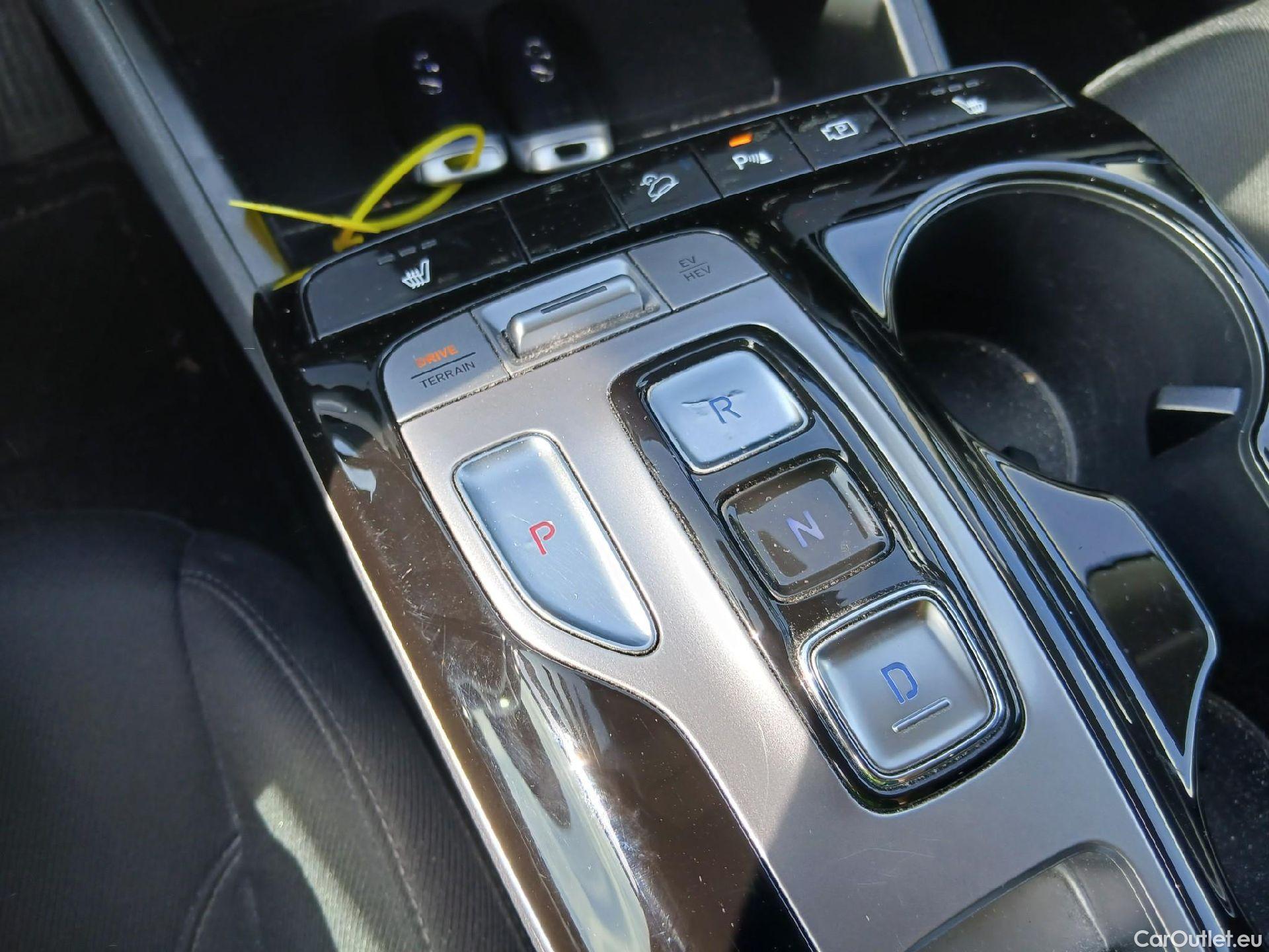  Hyundai  Tucson HYUNDAI  / 2020 / 5P / todoterreno 1.6 TGDI PHEV 195kW Tecno Sky Auto 4x4 #2