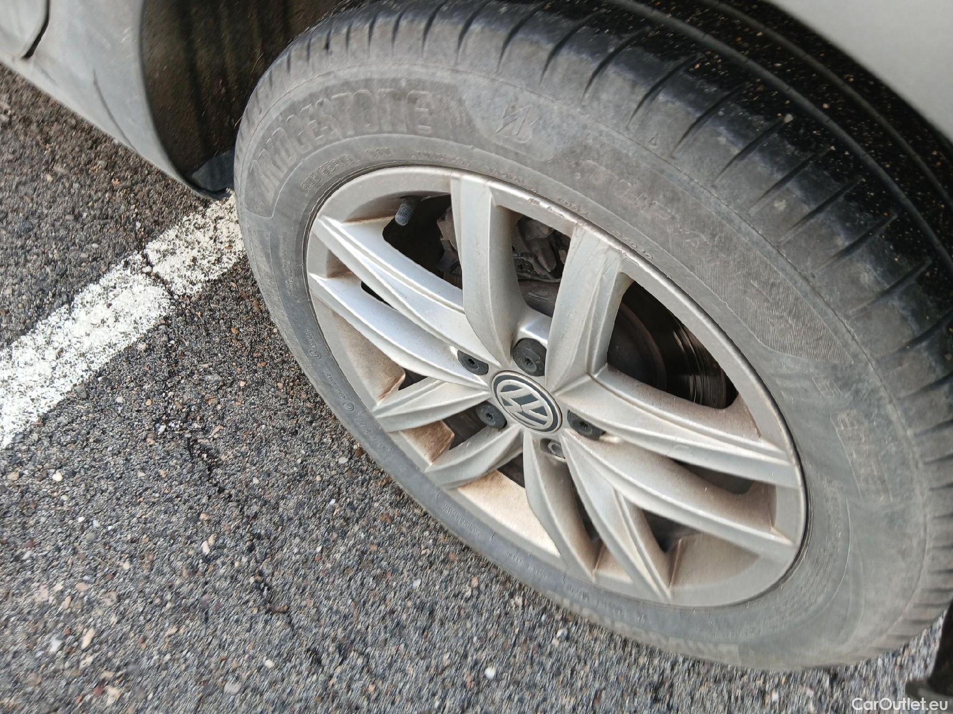  Volkswagen  Golf  VOLKSWAGEN / 2016 / 5P / berlina con portón Advance 1.6 TDI 85kW (115CV) #1