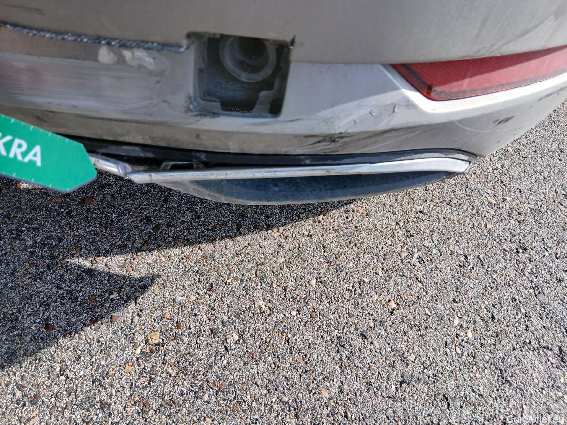  Volkswagen  Golf  VOLKSWAGEN / 2016 / 5P / berlina con portón Advance 1.6 TDI 85kW (115CV) #26