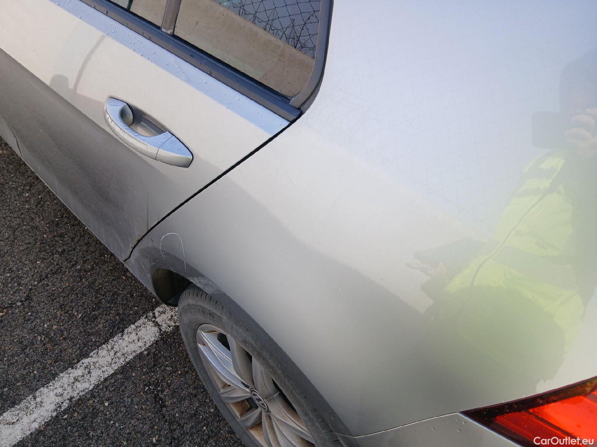  Volkswagen  Golf  VOLKSWAGEN / 2016 / 5P / berlina con portón Advance 1.6 TDI 85kW (115CV) #17