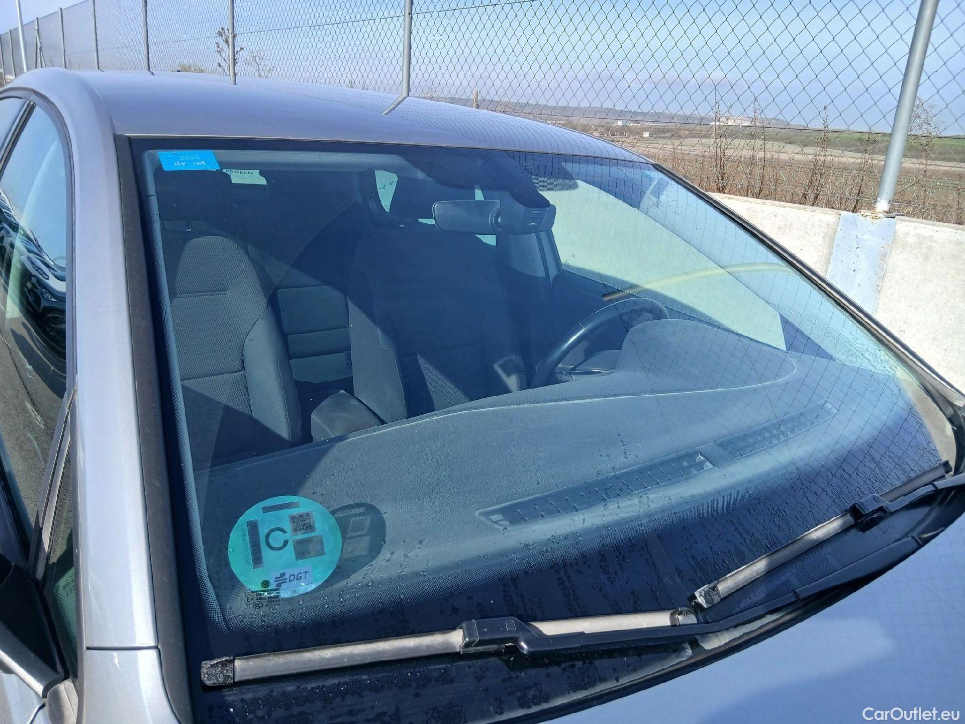  Volkswagen  Golf  VOLKSWAGEN / 2016 / 5P / berlina con portón Advance 1.6 TDI 85kW (115CV) #7