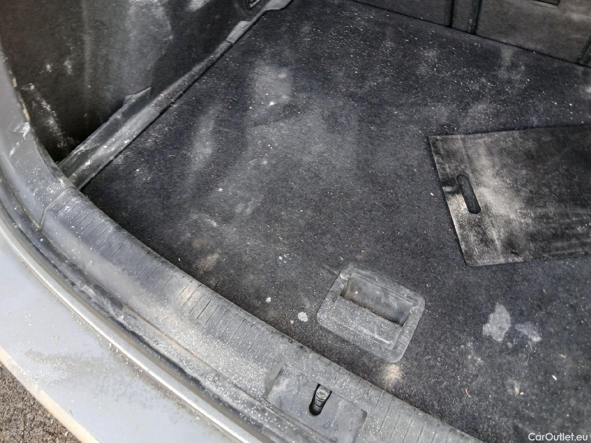  Volkswagen  Golf  VOLKSWAGEN / 2016 / 5P / berlina con portón Advance 1.6 TDI 85kW (115CV) #3