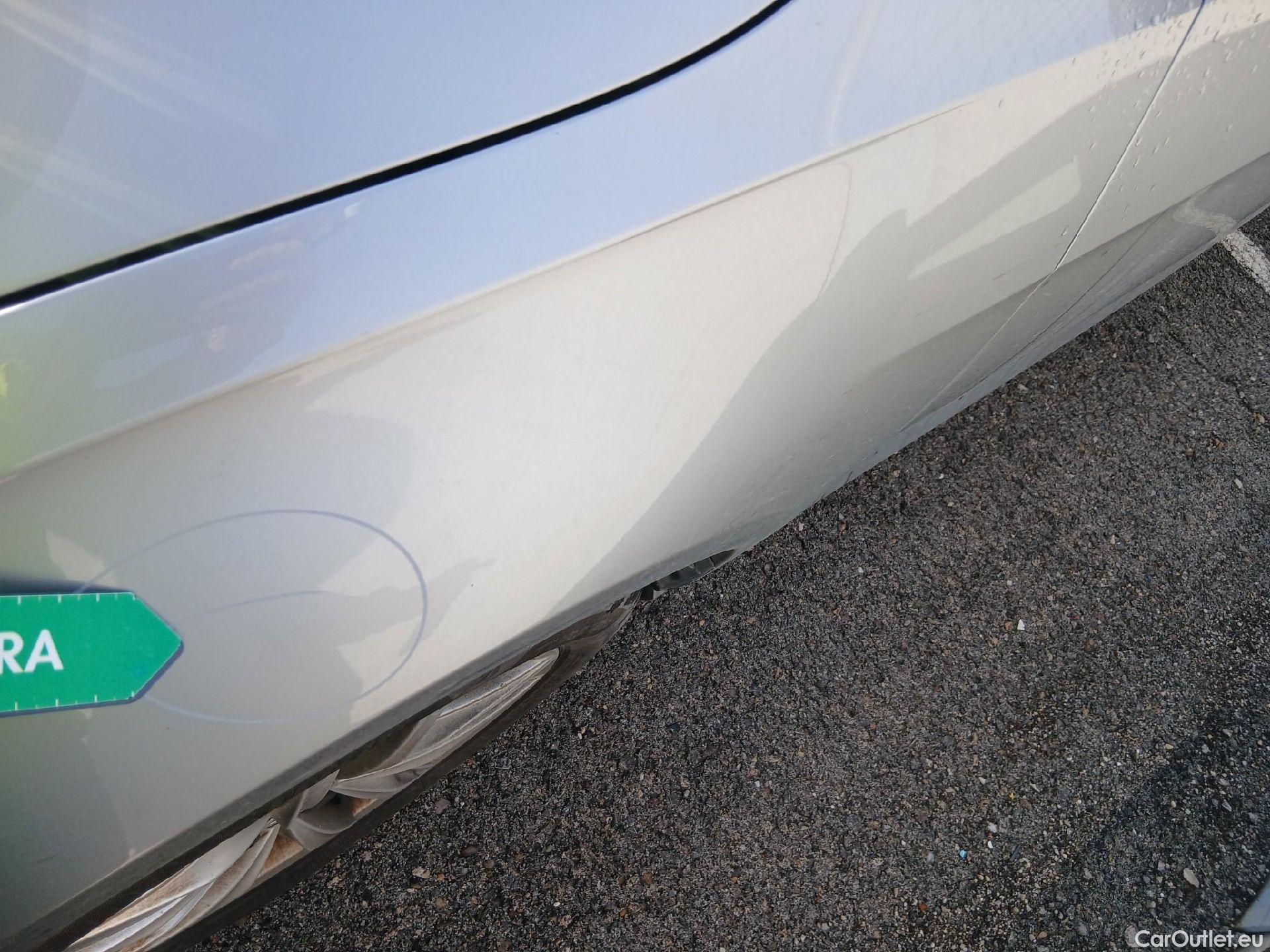  Volkswagen  Golf  VOLKSWAGEN / 2016 / 5P / berlina con portón Advance 1.6 TDI 85kW (115CV) #12