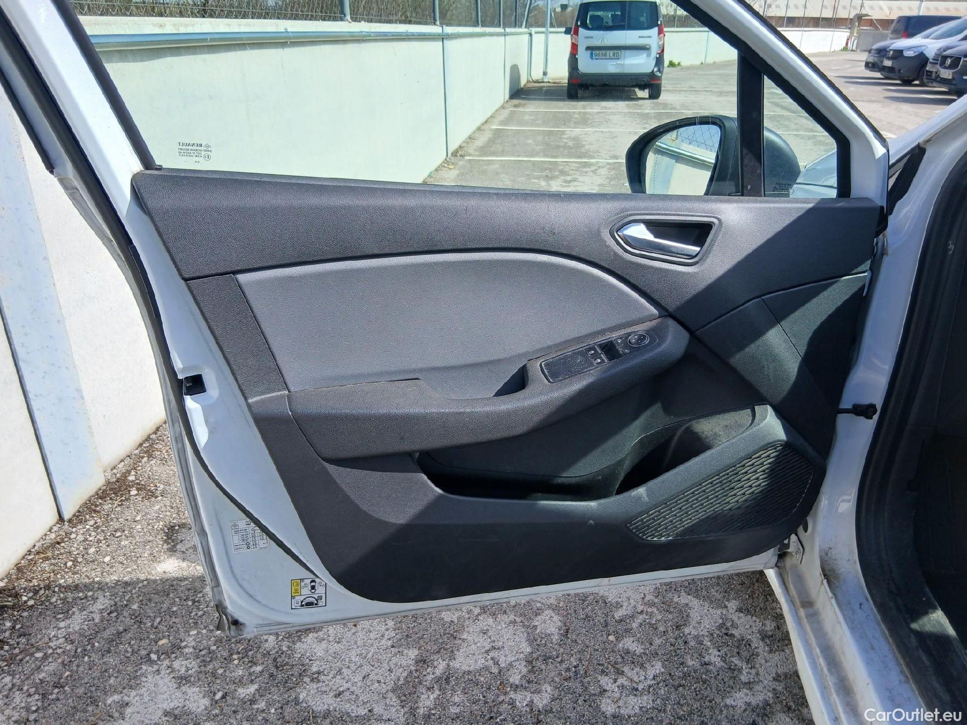  Renault  Clio RENAULT  / 2019 / 5P / berlina con portón Business TCe 74 kW (100CV) GLP #19