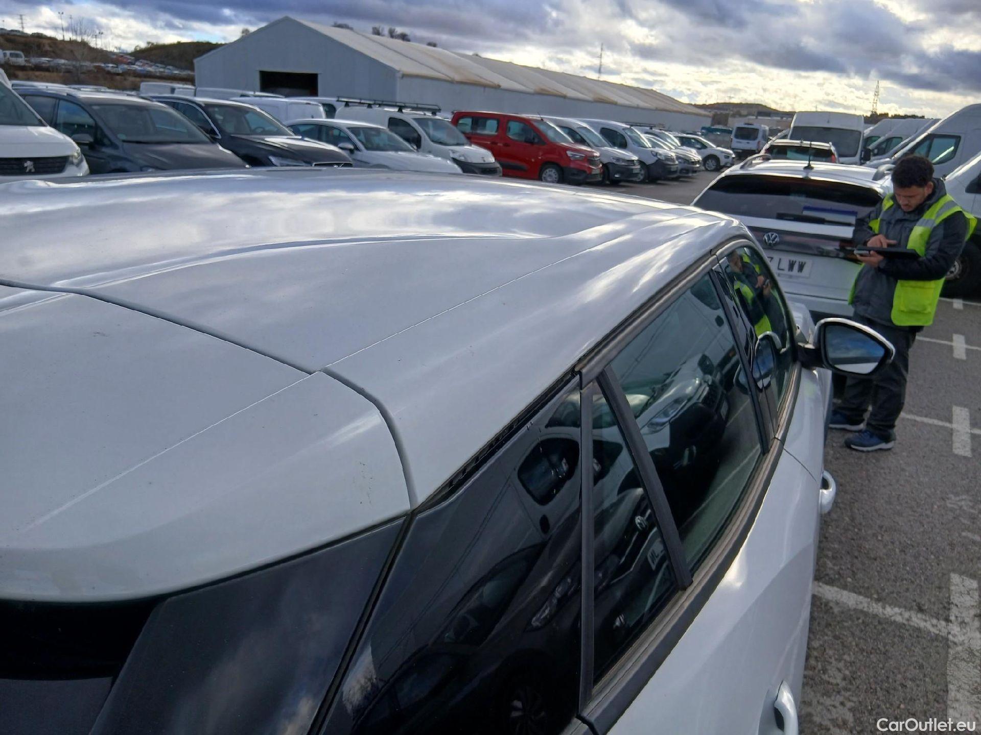  Peugeot  2008 PEUGEOT  / 2019 / 5P / todoterreno Active BlueHDI 81kW (110CV) #36