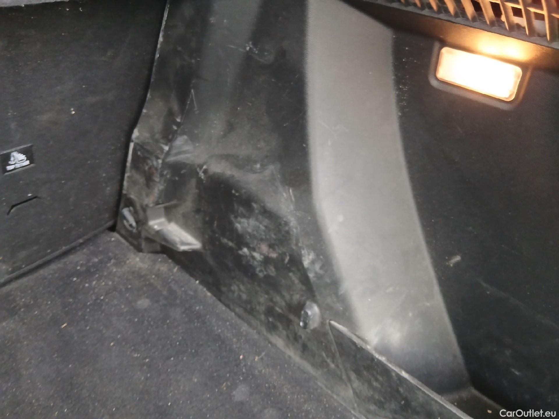  Peugeot  2008 PEUGEOT  / 2019 / 5P / todoterreno Active BlueHDI 81kW (110CV) #32