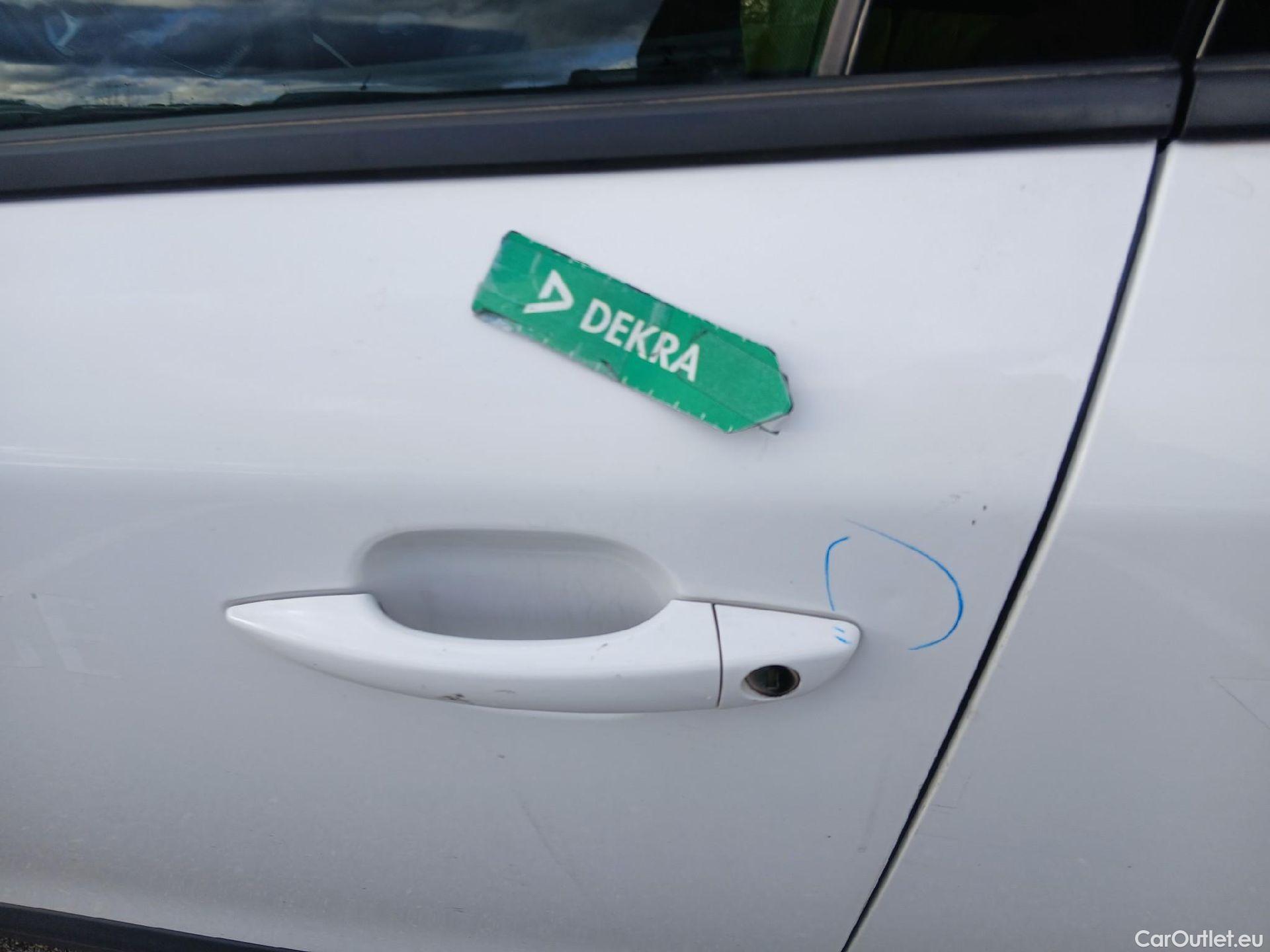  Peugeot  2008 PEUGEOT  / 2019 / 5P / todoterreno Active BlueHDI 81kW (110CV) #16