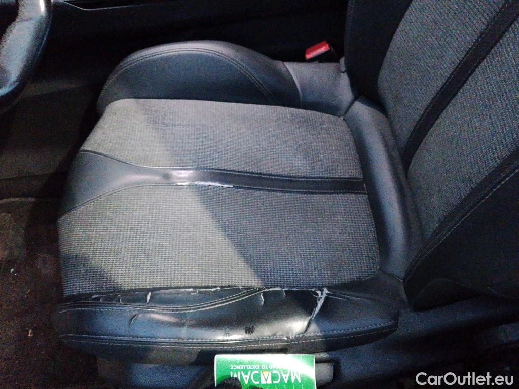  Peugeot  3008 PEUGEOT  Hybrid / 2016 / 5P / todoterreno 225 e-EAT8 Allure #1