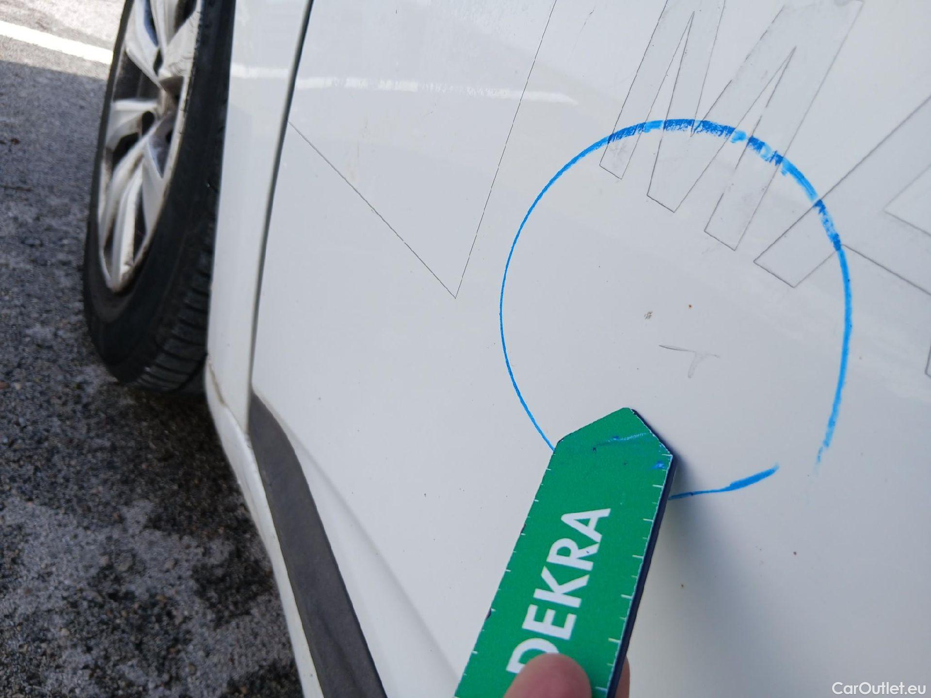  Renault  Clio RENAULT  / 2019 / 5P / berlina con portón Business TCe 74 kW (100CV) GLP #16