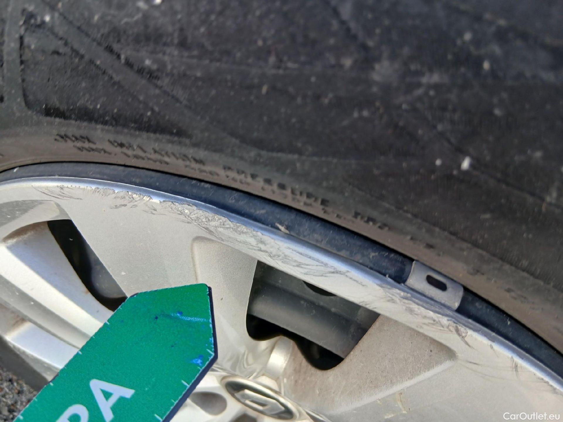  Renault  Clio RENAULT  / 2019 / 5P / berlina con portón Business TCe 74 kW (100CV) GLP #23