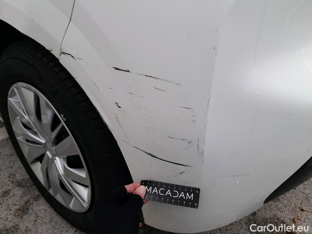  Peugeot  208 PEUGEOT  / 2019 / 5P / berlina con portón BlueHDi 73kW (100CV) Active (CM) #27