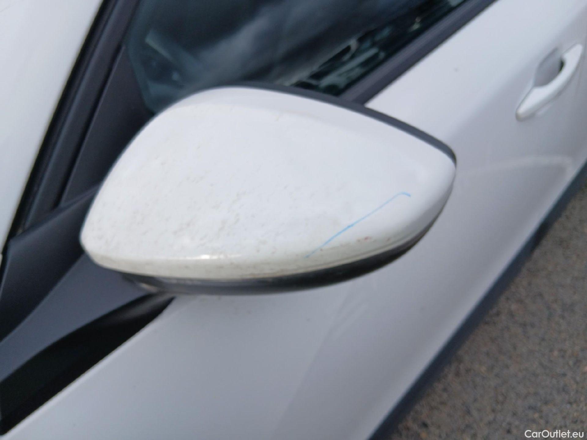  Peugeot  2008 PEUGEOT  / 2019 / 5P / todoterreno Active BlueHDI 81kW (110CV) #13