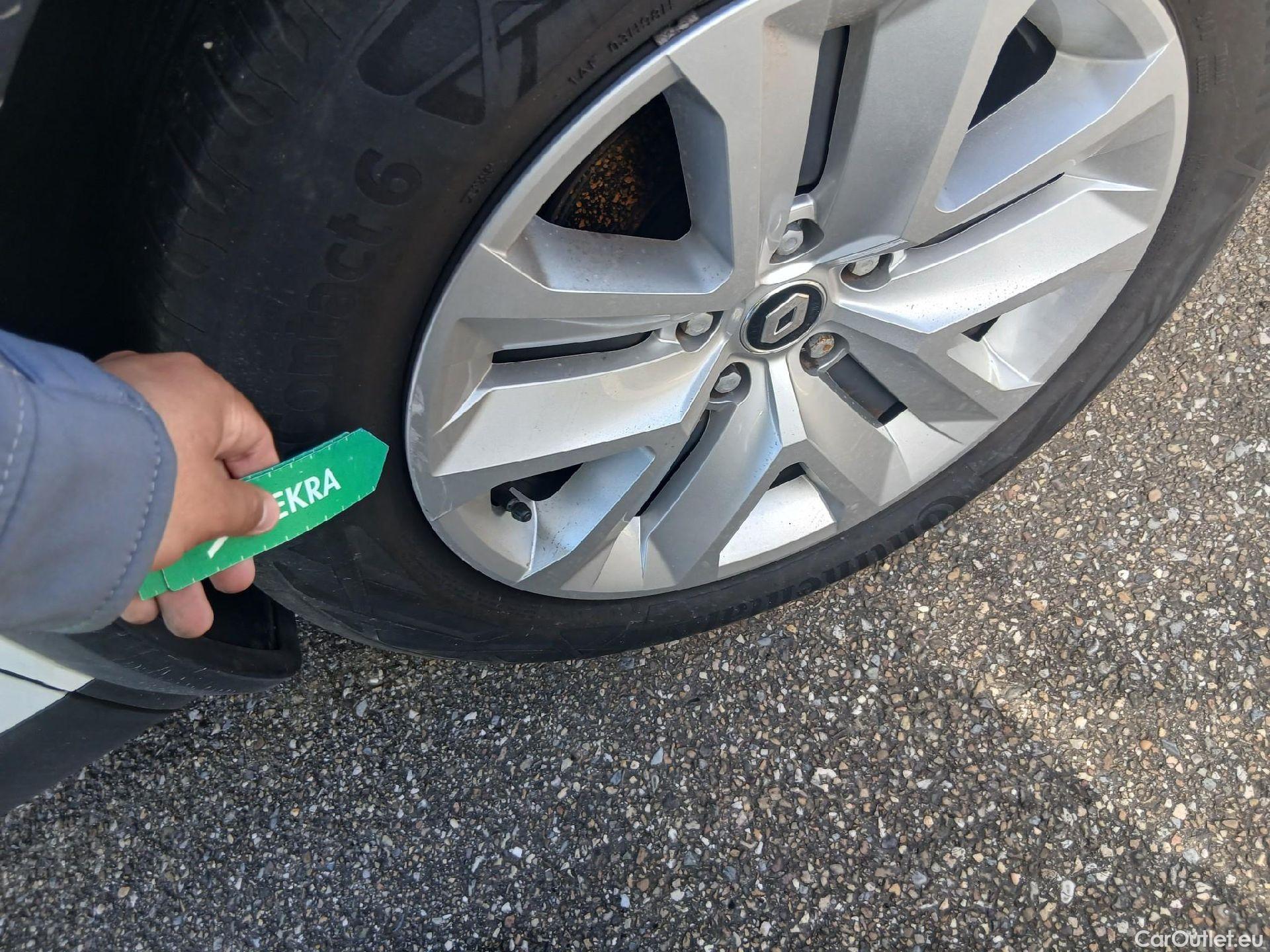  Renault  Captur RENAULT  / 2019 / 5P / todoterreno Intens TCe 90 (AC) #29