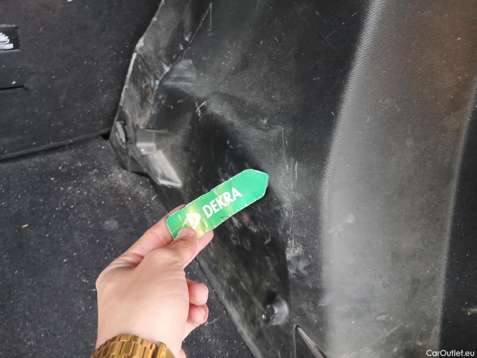  Peugeot  2008 PEUGEOT  / 2019 / 5P / todoterreno Active BlueHDI 81kW (110CV) #31