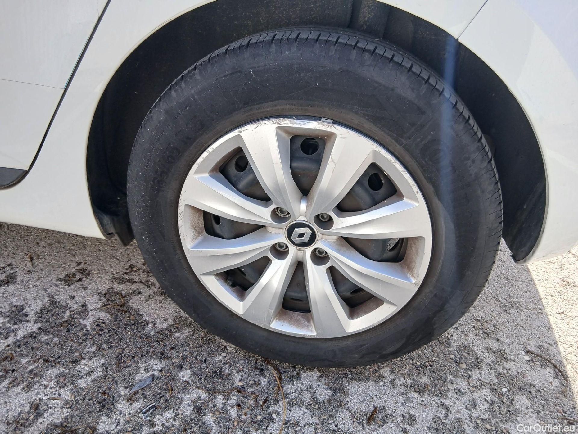  Renault  Clio RENAULT  / 2019 / 5P / berlina con portón Business TCe 74 kW (100CV) GLP #24