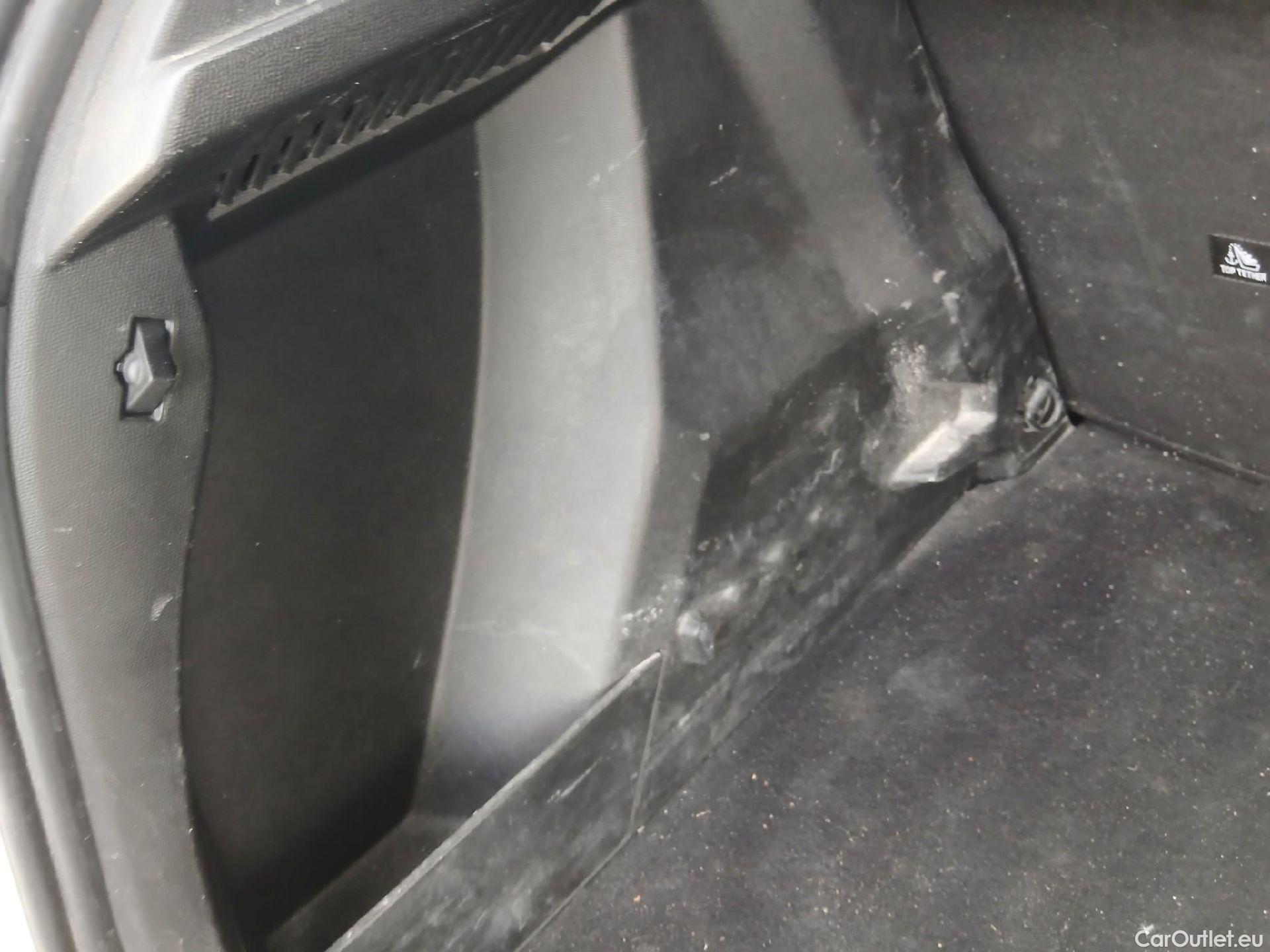  Peugeot  2008 PEUGEOT  / 2019 / 5P / todoterreno Active BlueHDI 81kW (110CV) #30