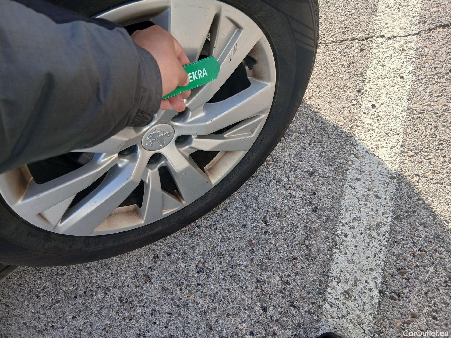  Peugeot  3008 PEUGEOT  / 2020 / 5P / todoterreno 1.5 BlueHDi 96kW (130CV) S&S Active Pack #21